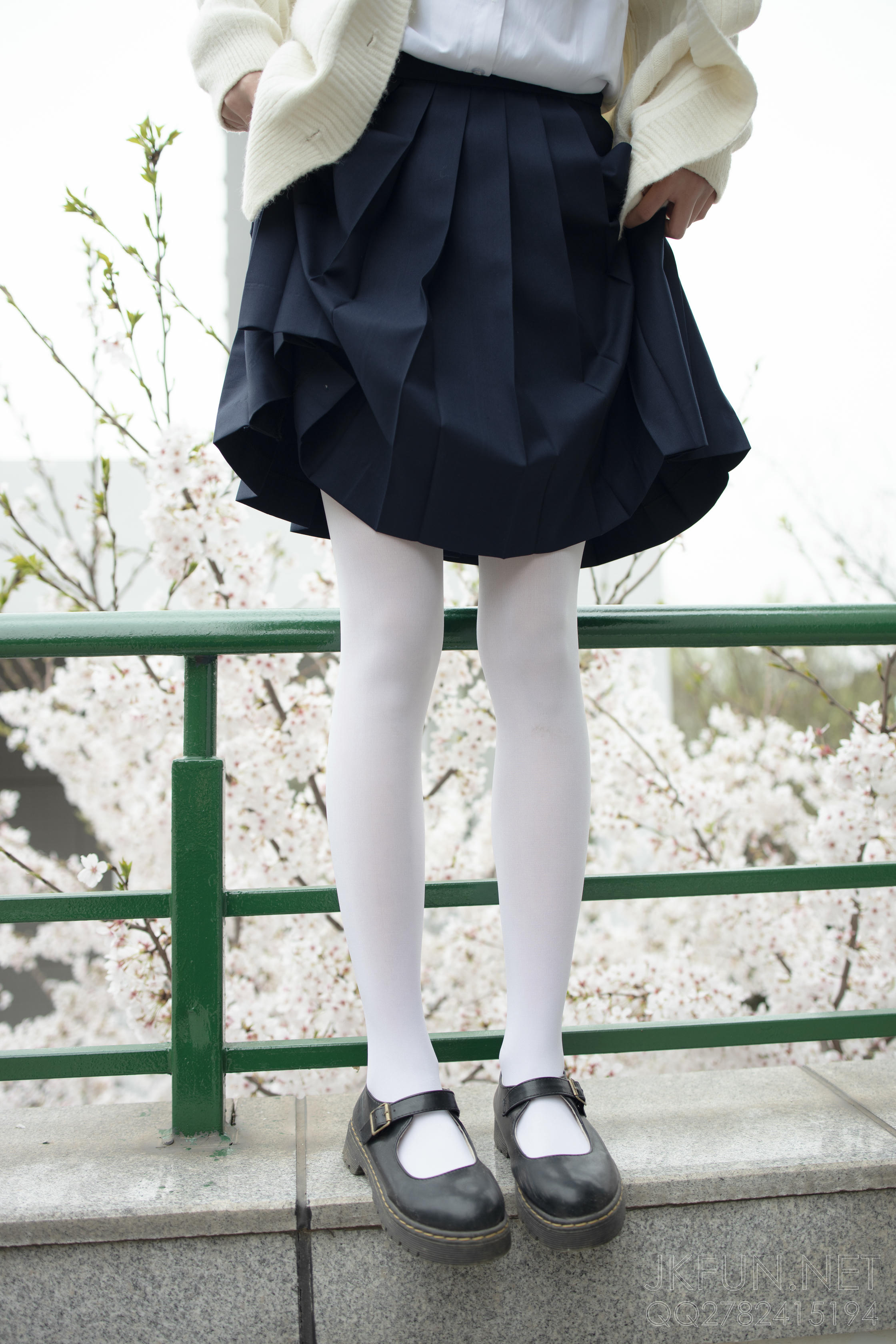 森萝财团 JKFUN-001 甜米 纯纯的白丝学妹 [127P1V-2.61GB]_第3集