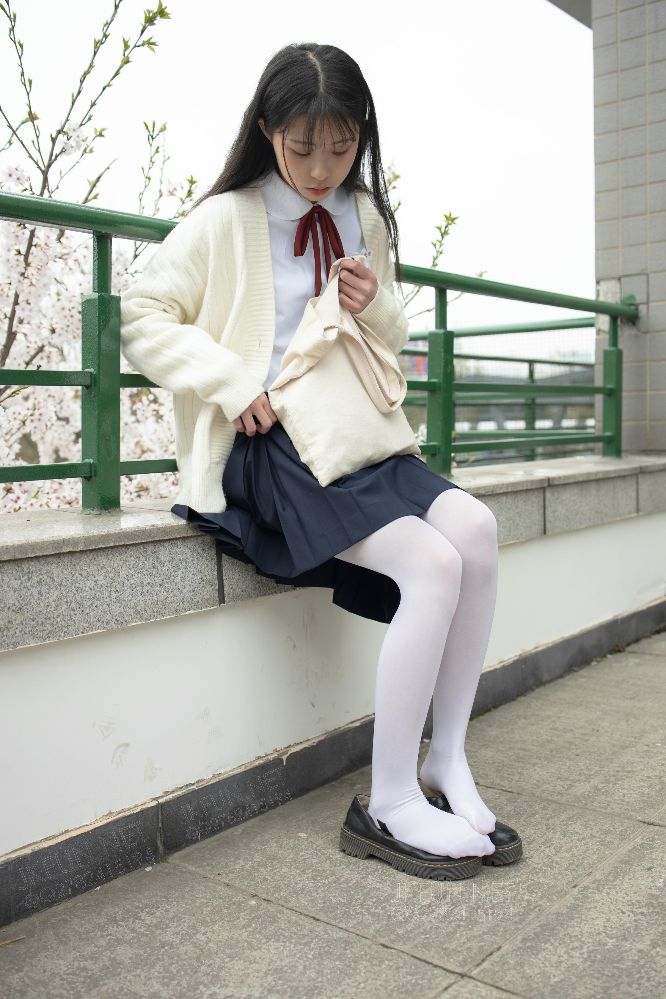 森萝财团 JKFUN-001 甜米 纯纯的白丝学妹 [127P1V-2.61GB]_第4集