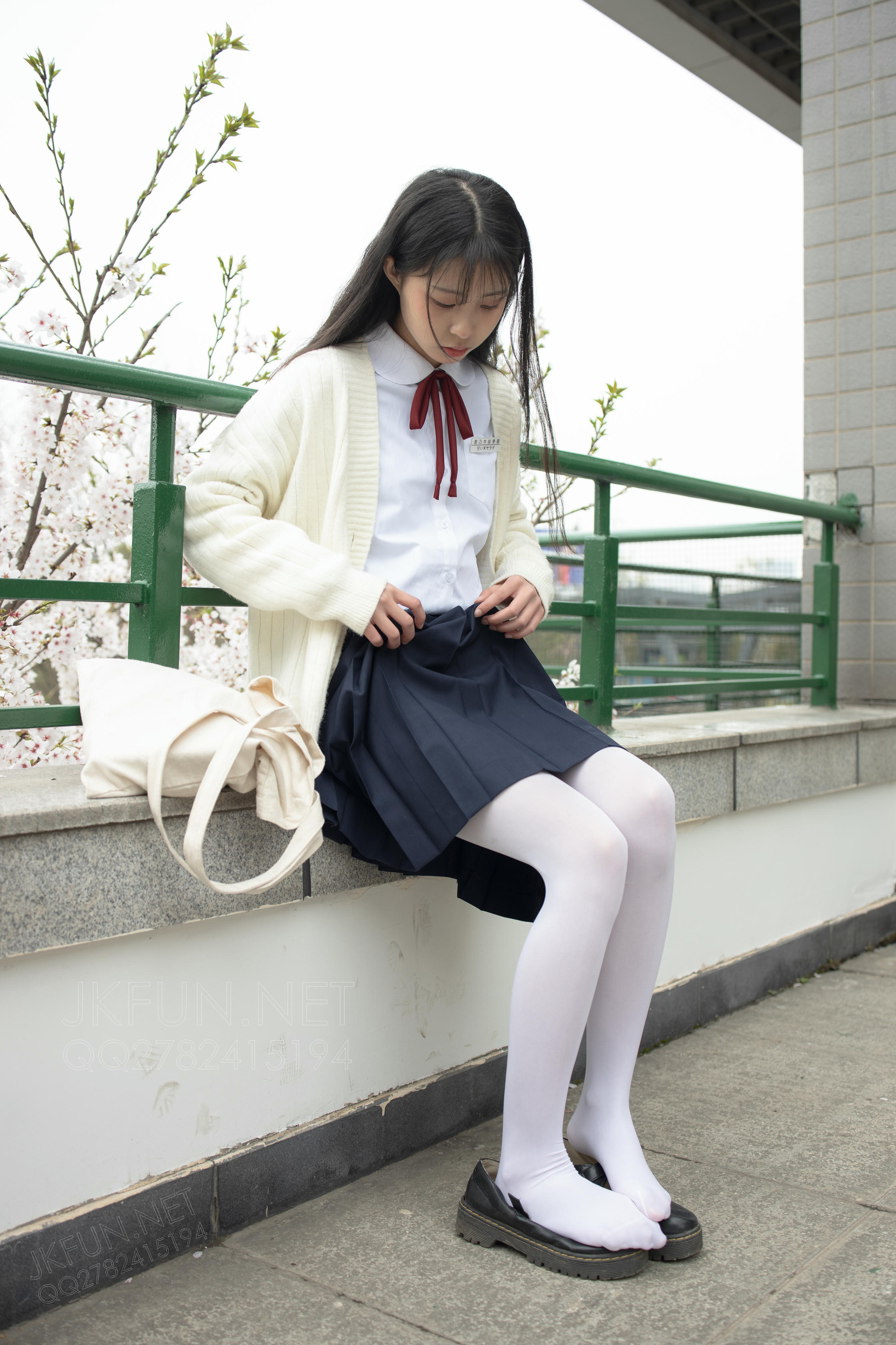 森萝财团 JKFUN-001 甜米 纯纯的白丝学妹 [127P1V-2.61GB]_第4集