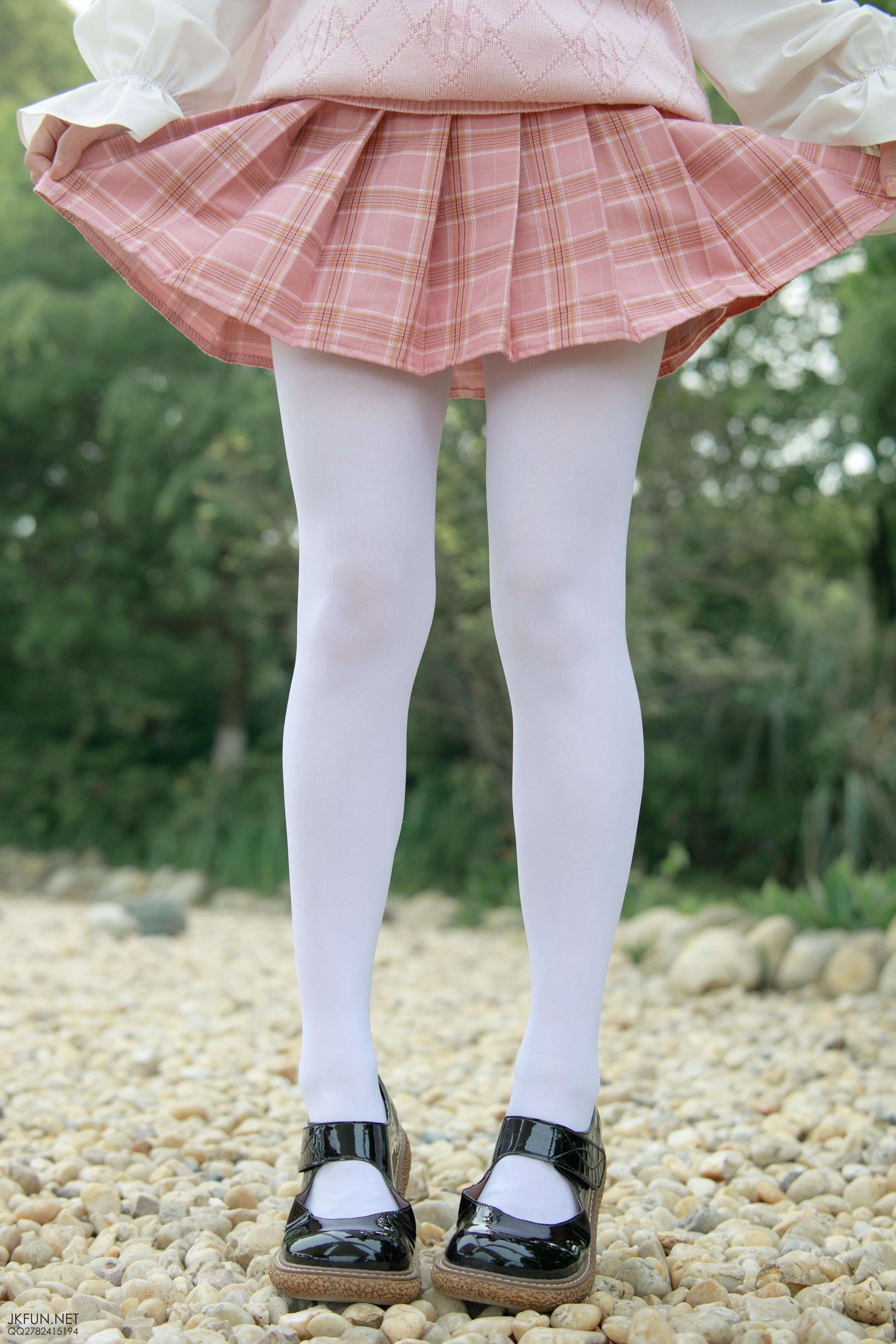 森萝财团 JKFUN-007 默陌 80D白丝 [126P1V-2.71GB]_第2集