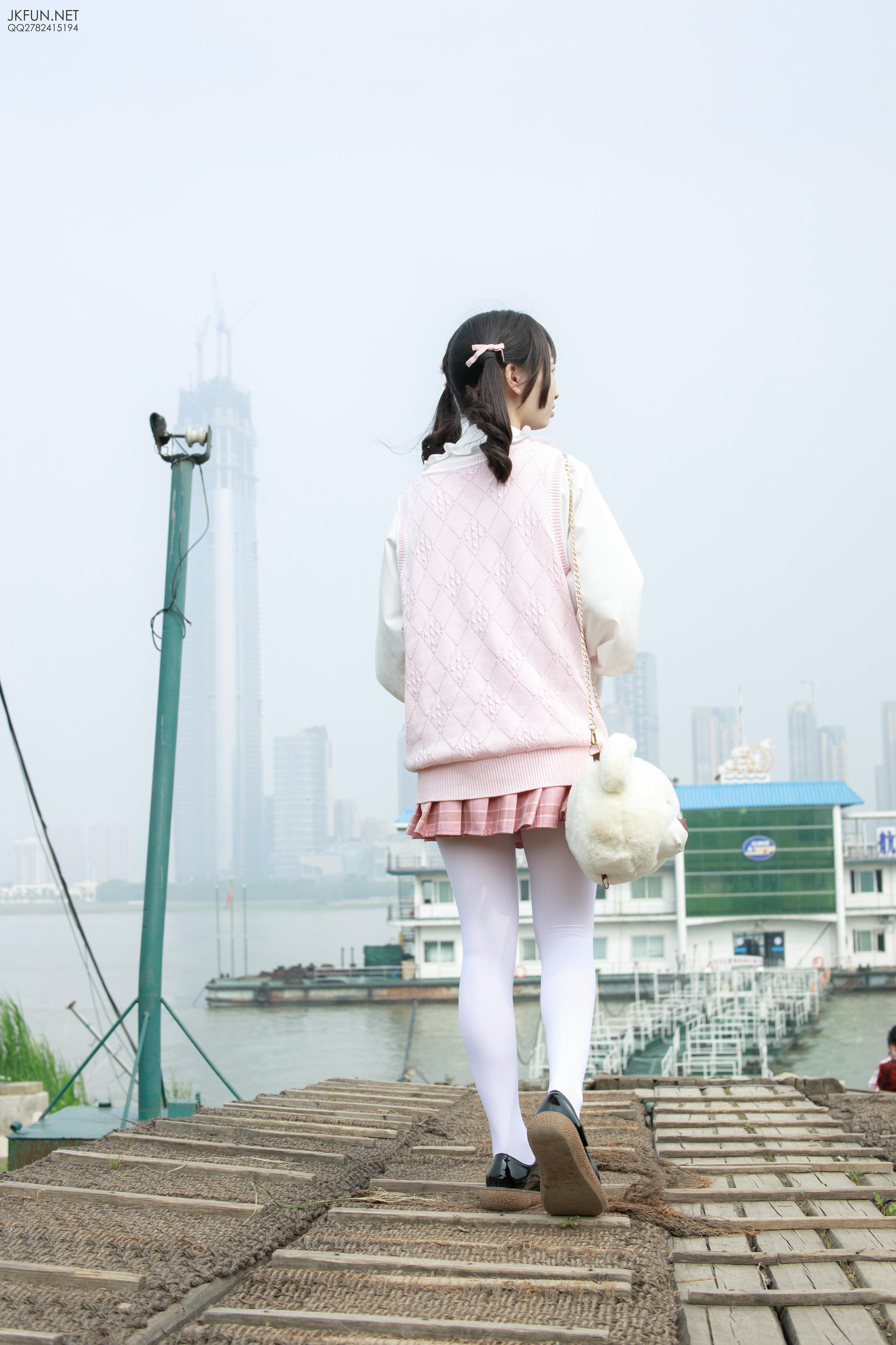 森萝财团 JKFUN-007 默陌 80D白丝 [126P1V-2.71GB]_第3集