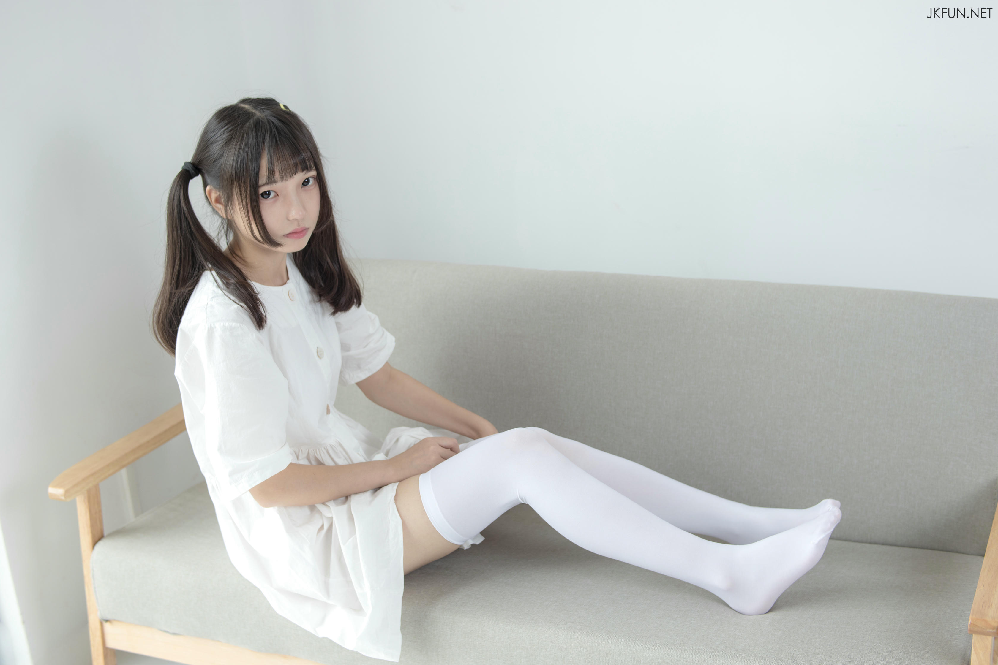 森萝财团 JKFUN-014 默陌 白衣飘飘的年代 [91P1V-2.06GB]_第2集