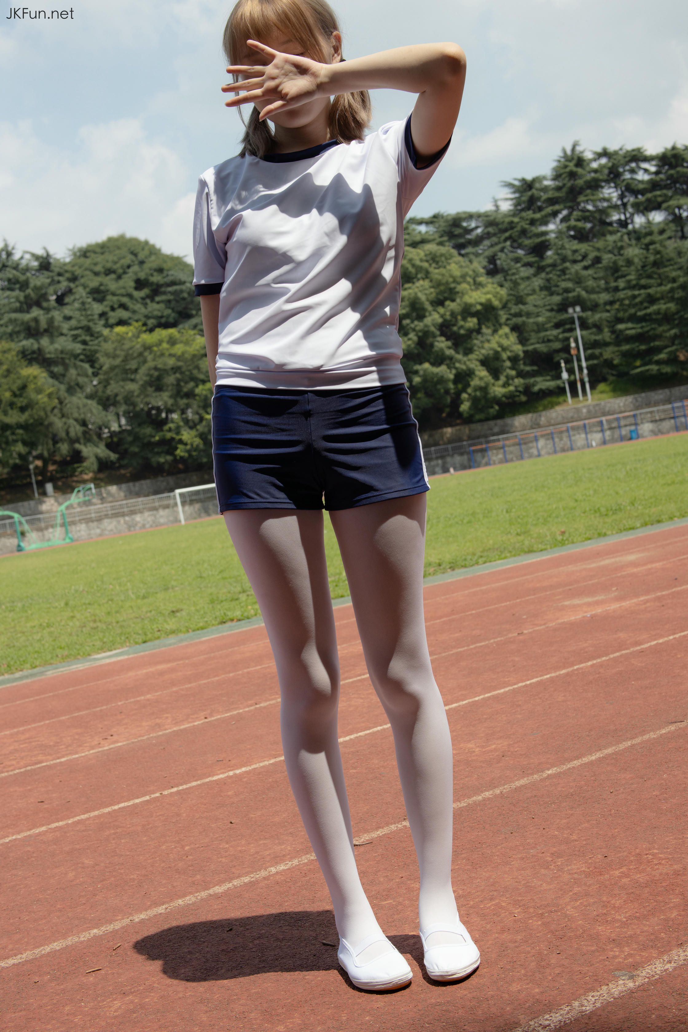 森萝财团 JKFUN-019 Aika 80D白丝外景体操服 [107P+1V／2.4G]_第3集