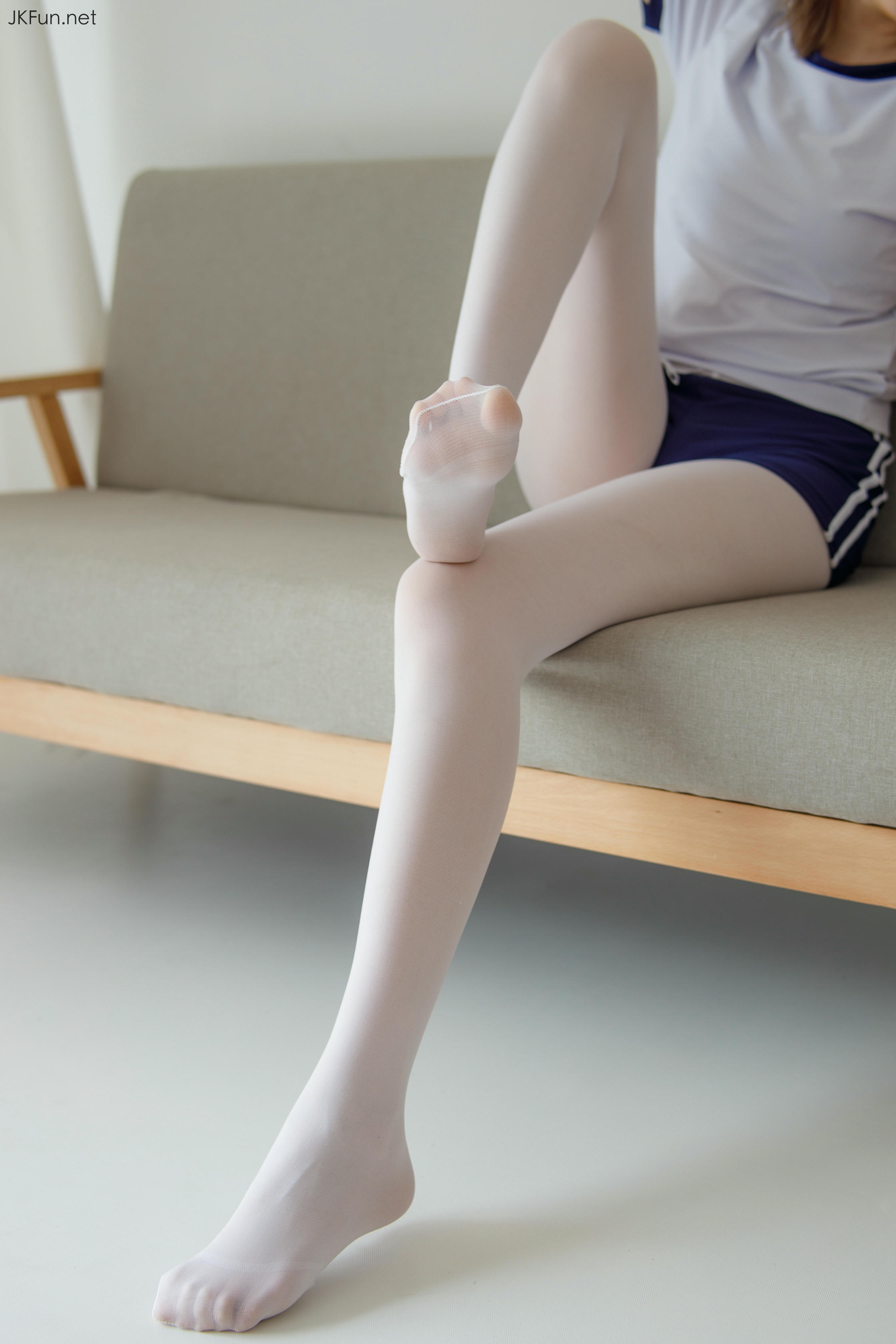 森萝财团 JKFUN-019 Aika 80D白丝外景体操服 [107P+1V／2.4G]_第5集