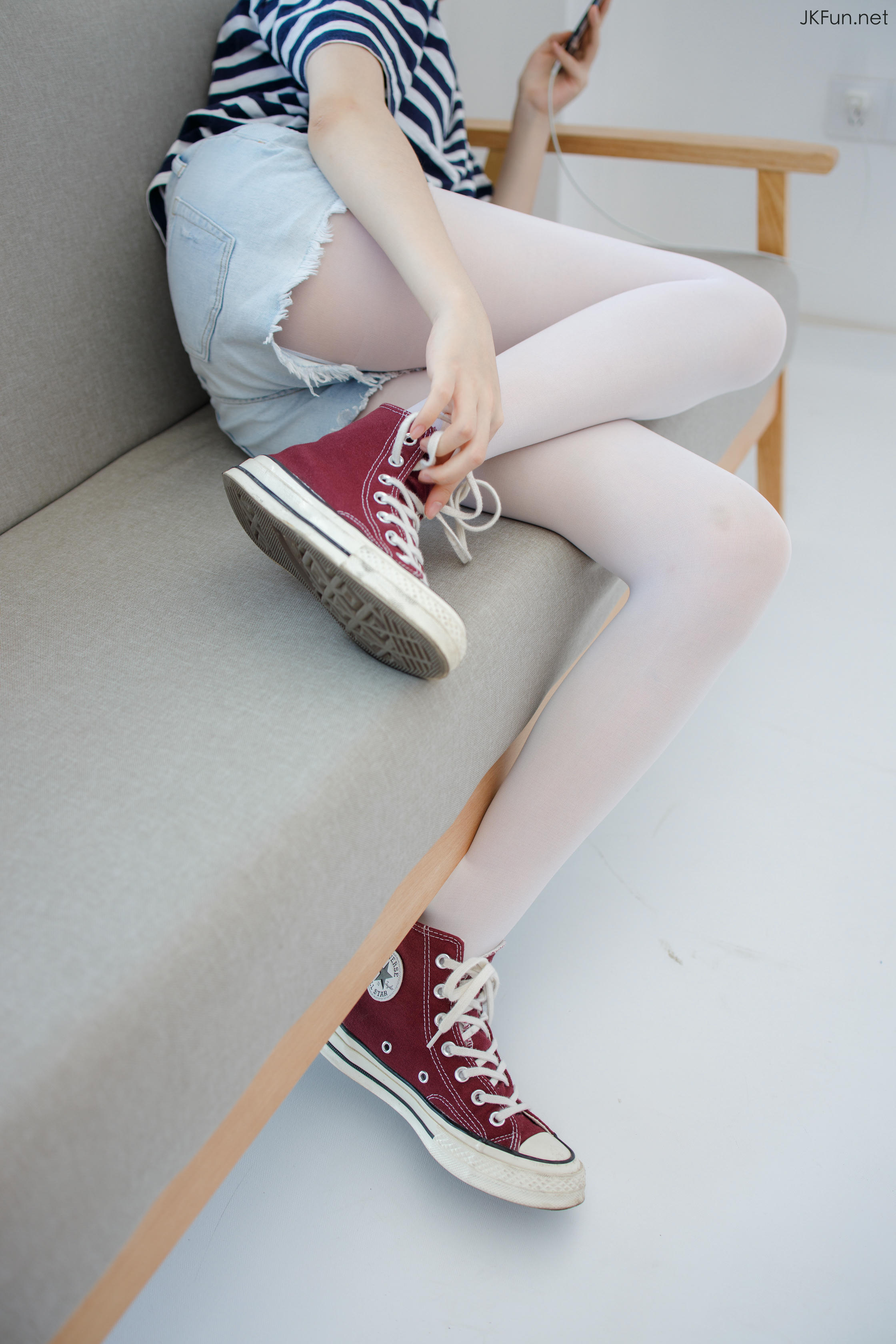 森萝财团 JKFUN-020 Aika 80D白丝牛仔热裤 [98P+1V／2.29G]_第1集