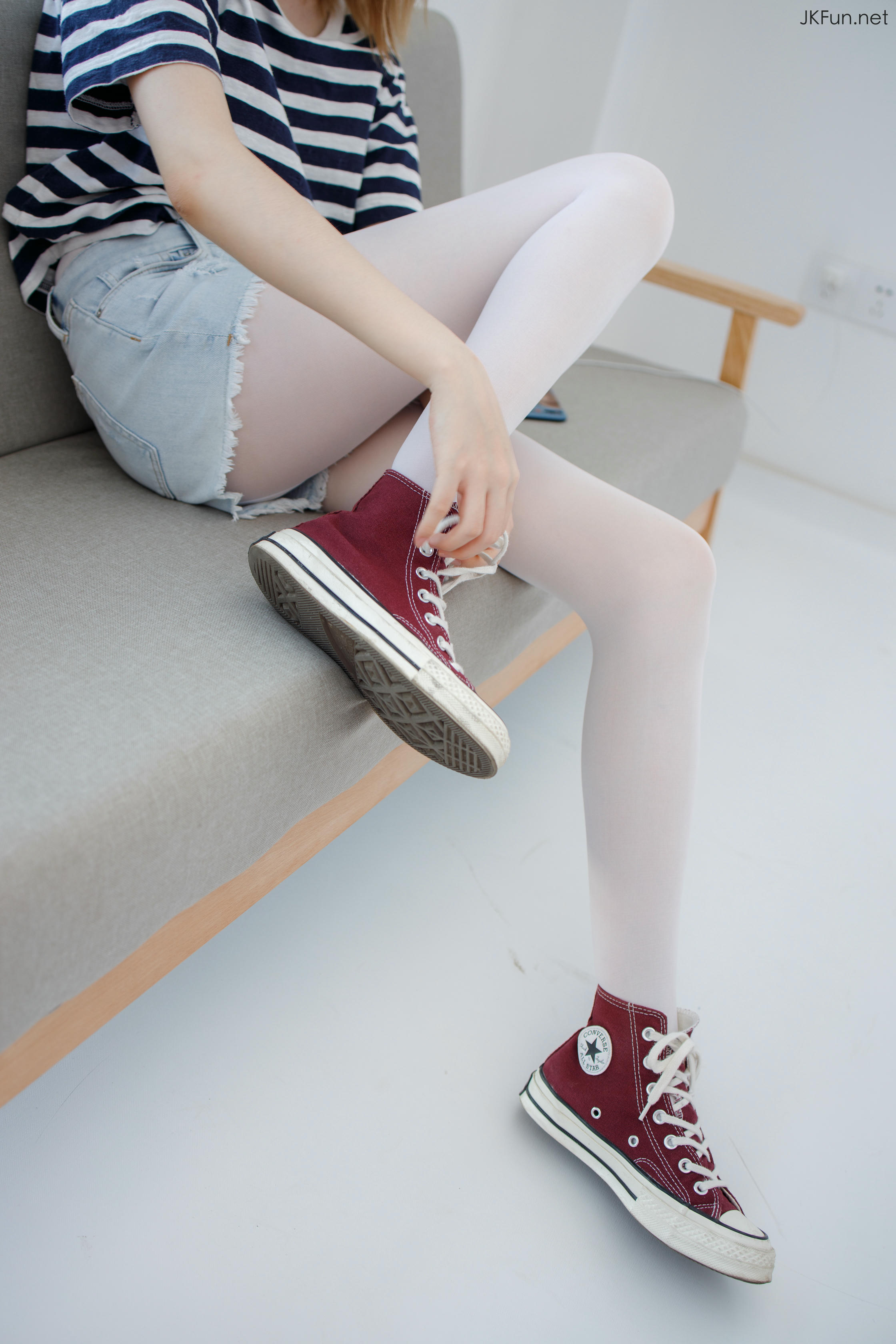 森萝财团 JKFUN-020 Aika 80D白丝牛仔热裤 [98P+1V／2.29G]_第1集