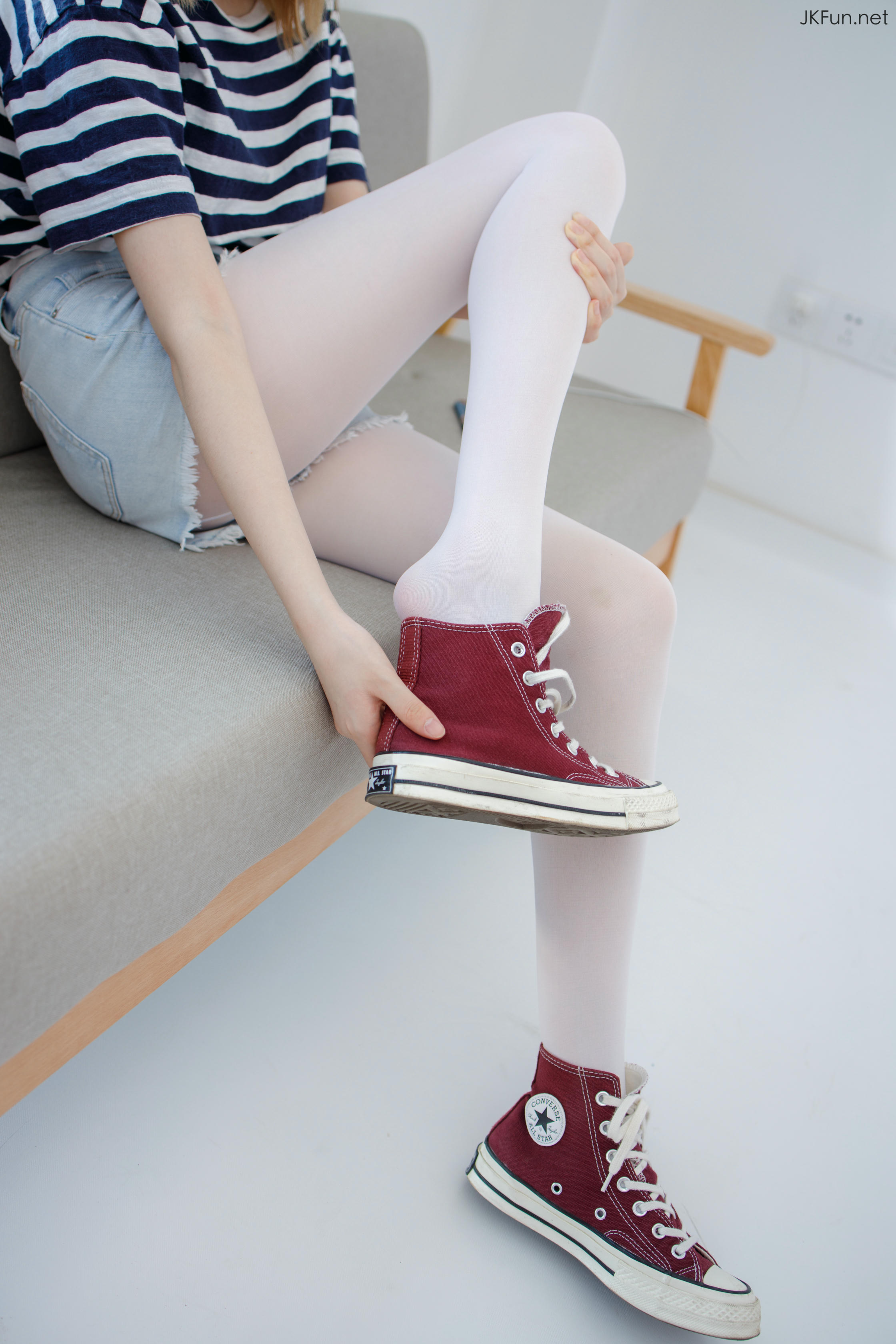 森萝财团 JKFUN-020 Aika 80D白丝牛仔热裤 [98P+1V／2.29G]_第1集
