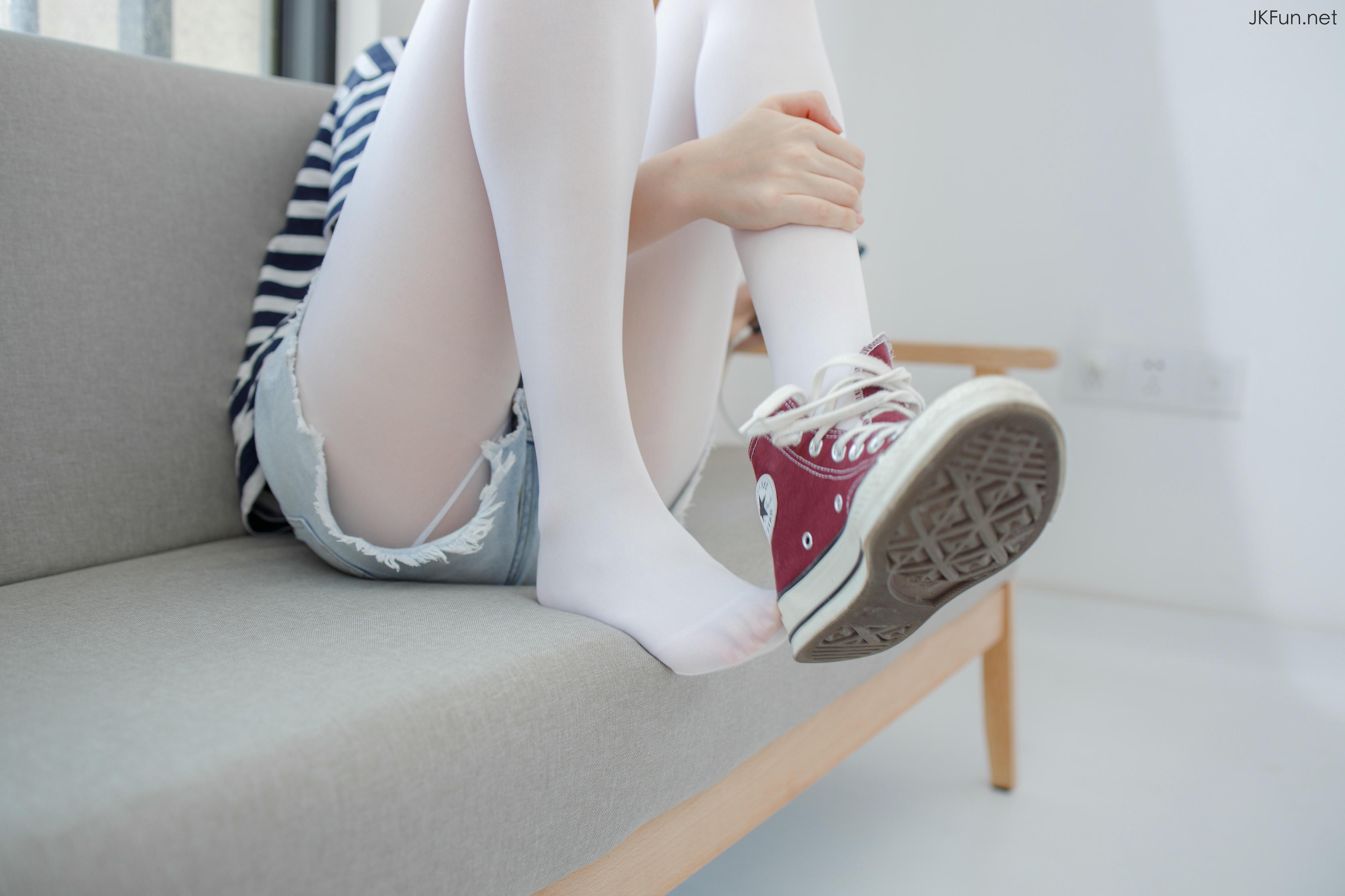 森萝财团 JKFUN-020 Aika 80D白丝牛仔热裤 [98P+1V／2.29G]_第2集