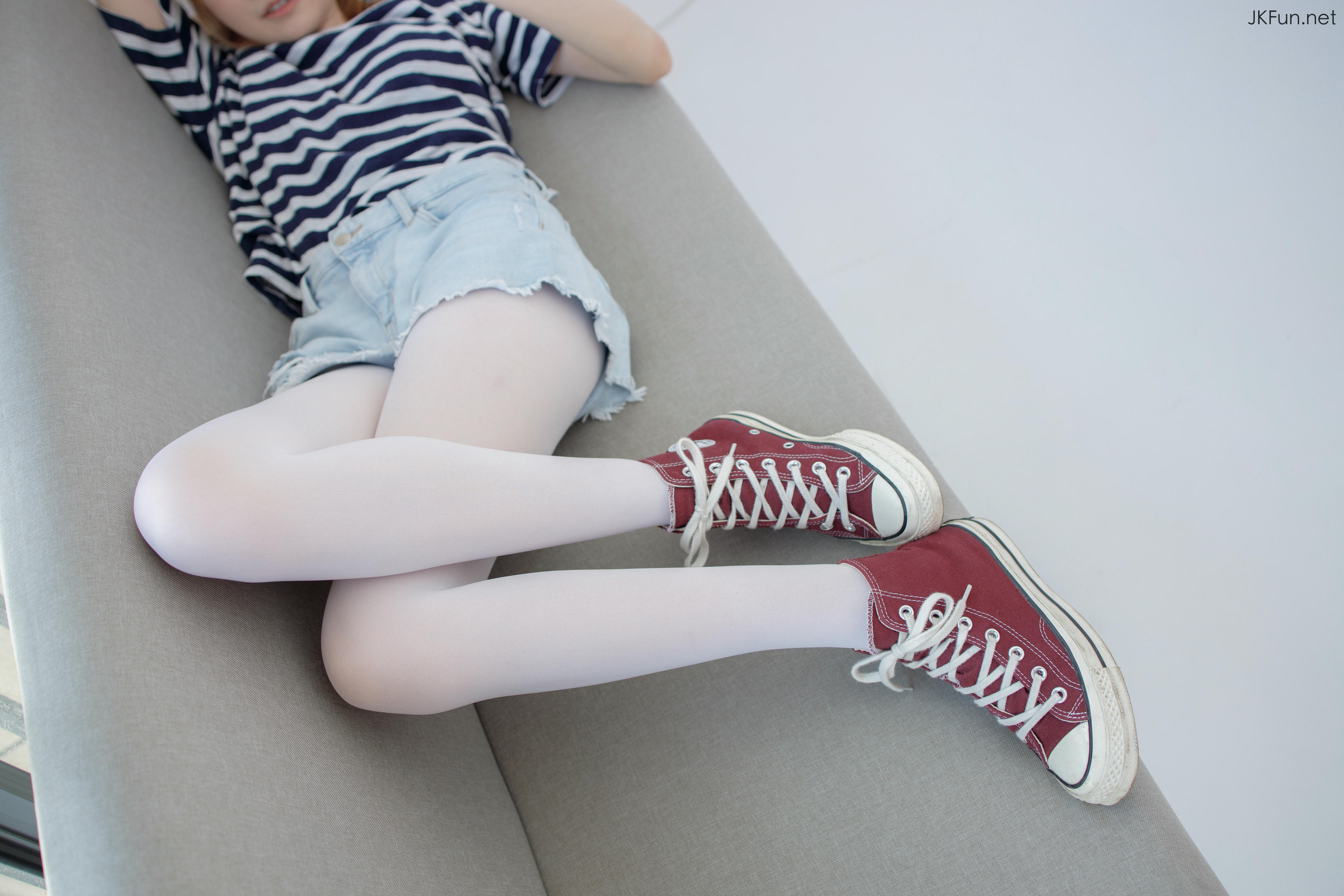 森萝财团 JKFUN-020 Aika 80D白丝牛仔热裤 [98P+1V／2.29G]_第1集