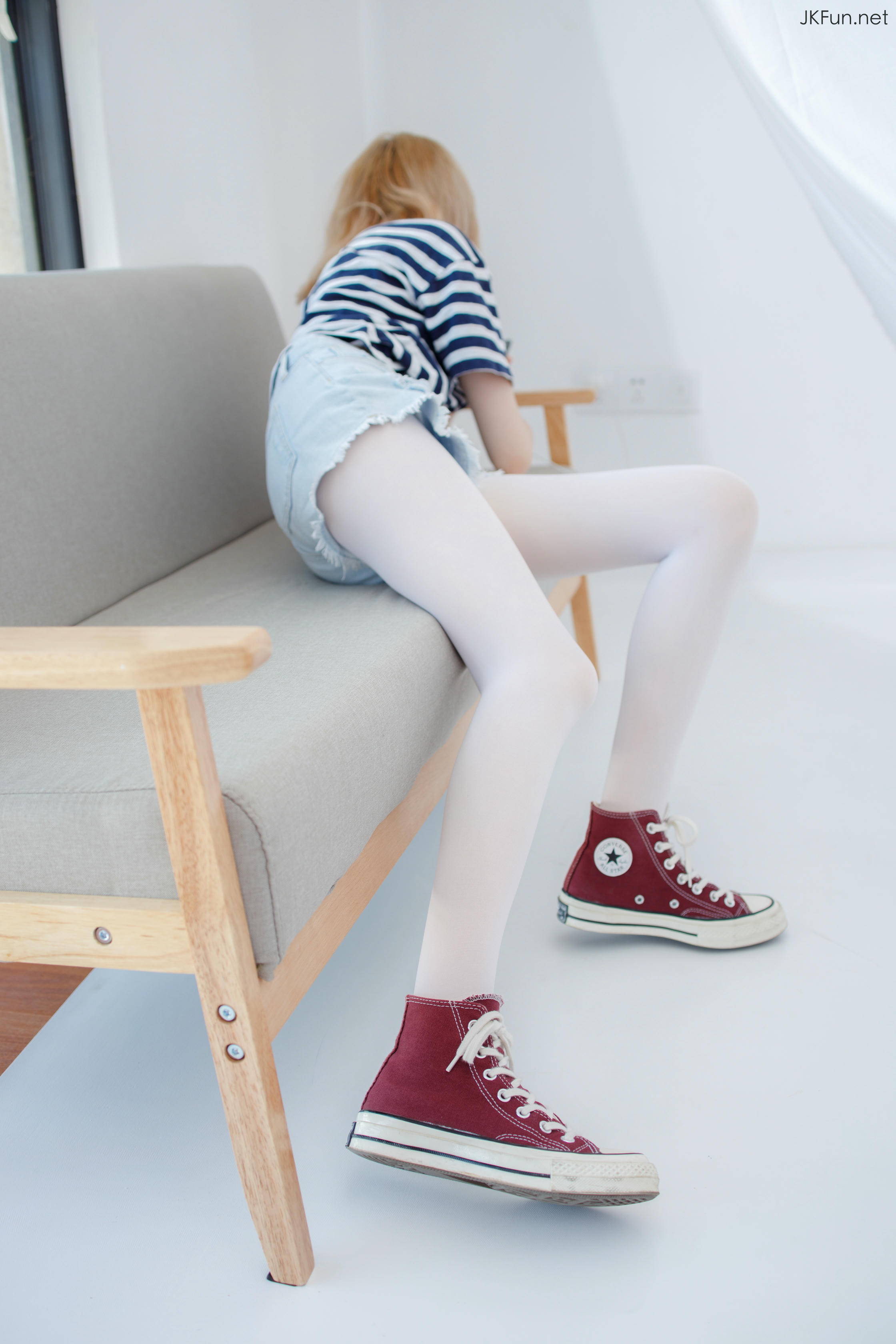 森萝财团 JKFUN-020 Aika 80D白丝牛仔热裤 [98P+1V／2.29G]_第1集