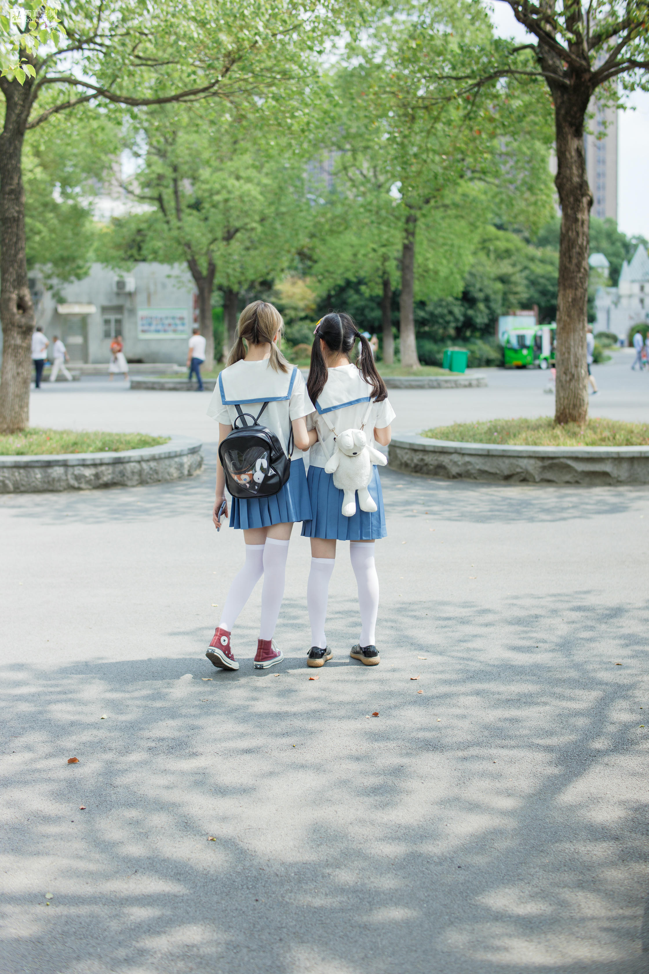 森萝财团 JKFUN-025 默陌&Aika 80D白丝过膝袜两女一ZOO [93P／1.61GB]_第1集