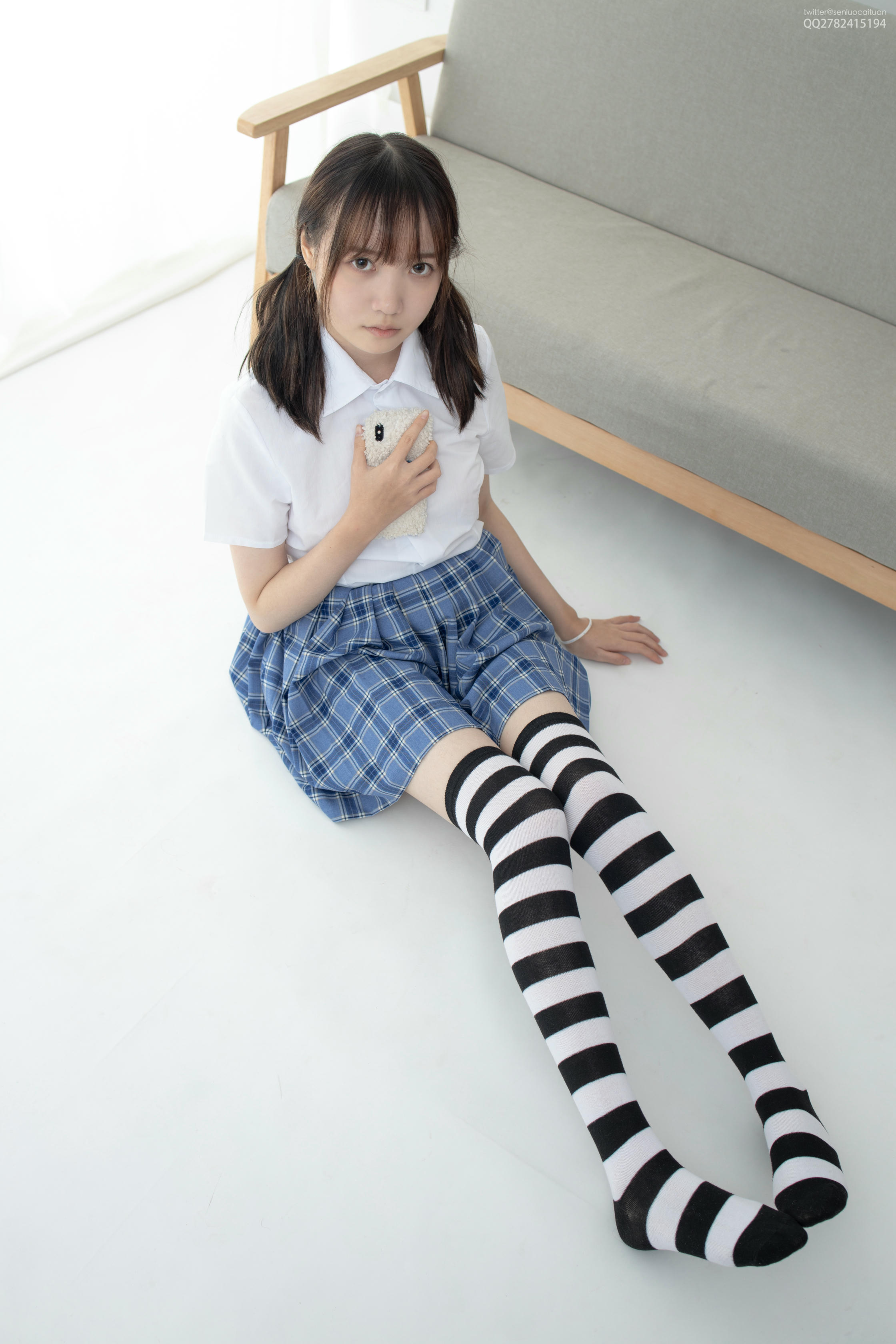 森萝财团 JKFUN-042 Aika 百元团定制1-4 黑白高筒袜 [36P+1V-1.56G]_第2集