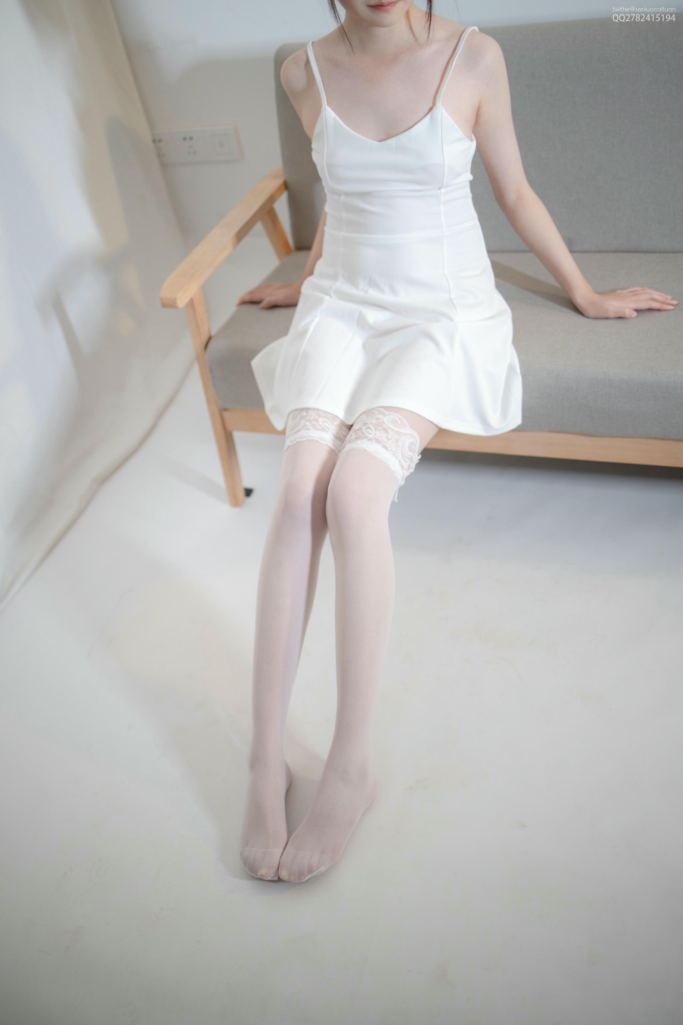 森萝财团 JKFUN-043 Aika 百元团定制1-5 30D蕾丝边高筒袜白色吊带裙 [35P+1V-2.29G]_第1集