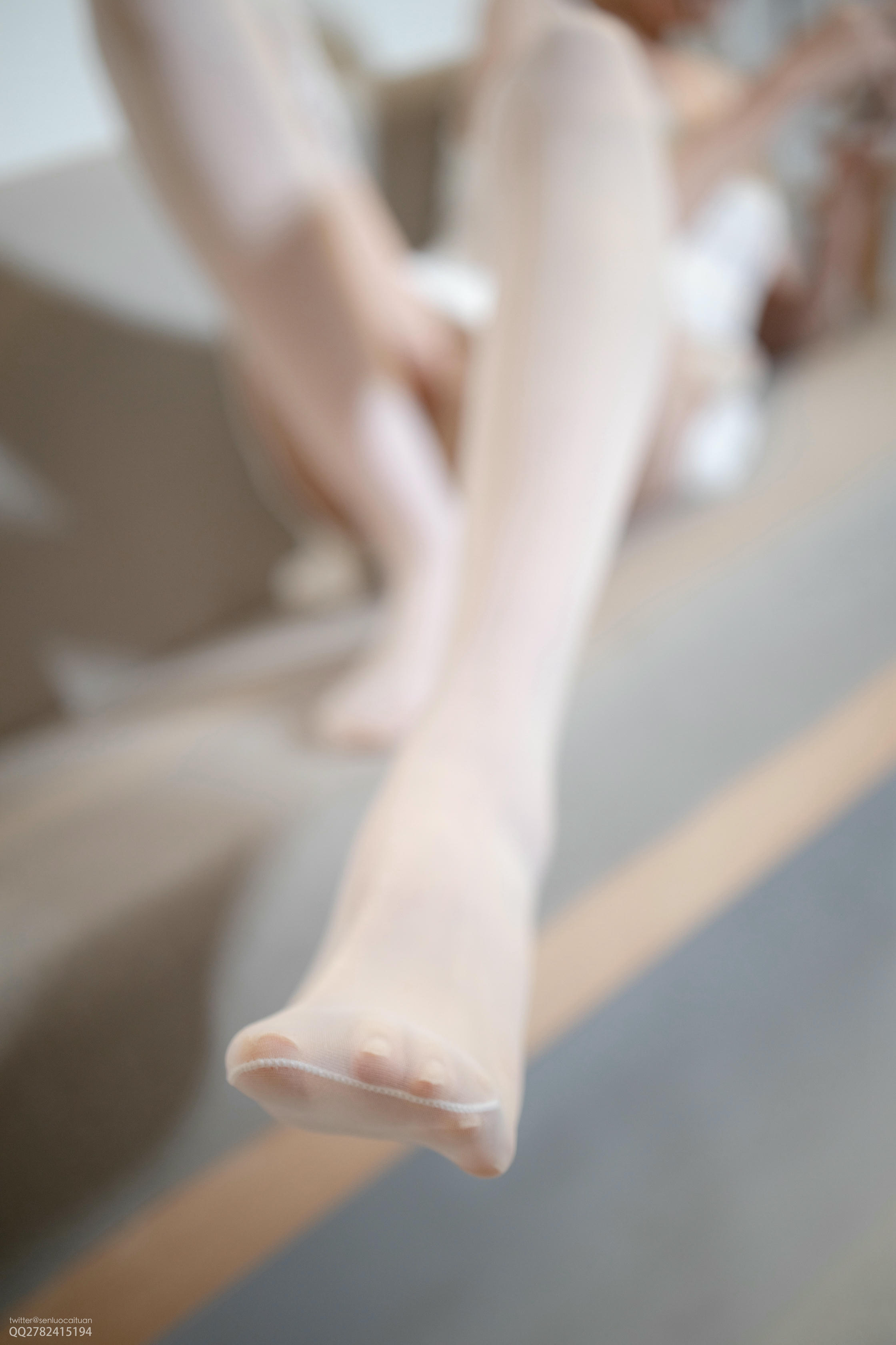 森萝财团 JKFUN-043 Aika 百元团定制1-5 30D蕾丝边高筒袜白色吊带裙 [35P+1V-2.29G]_第2集