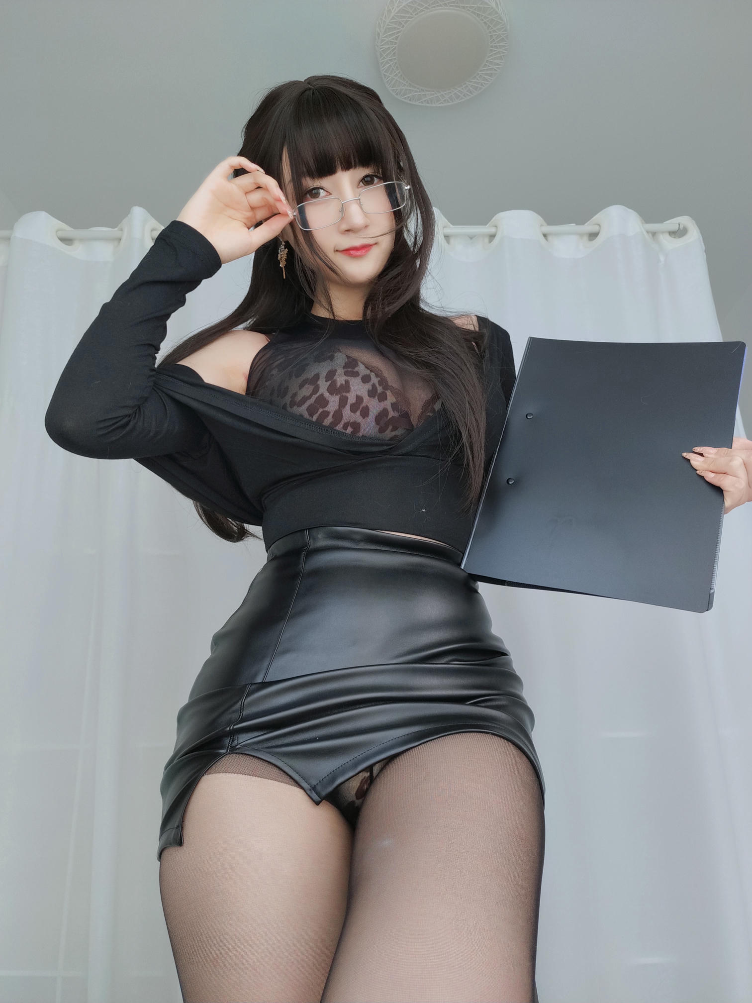白银81 NO.089 fantia11月合集 [214P11V-1.18GB]-【20211112】黒糸女上司_第1集