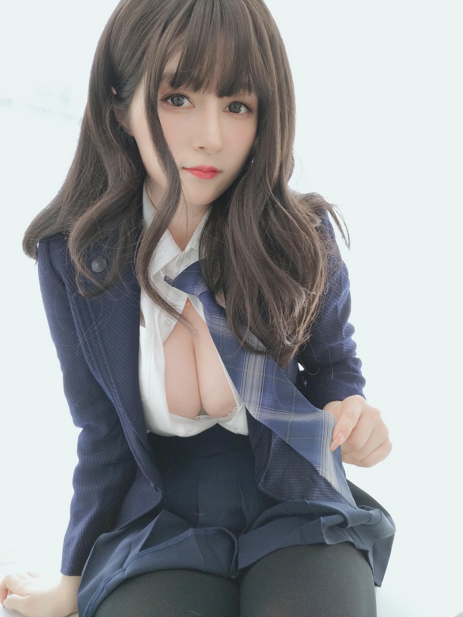 白银81 NO.111 2022年03月会员合集 (全19期) [281P6V-925MB]-2022-03-28 衬衫上的第二个扣子不见了_第1集