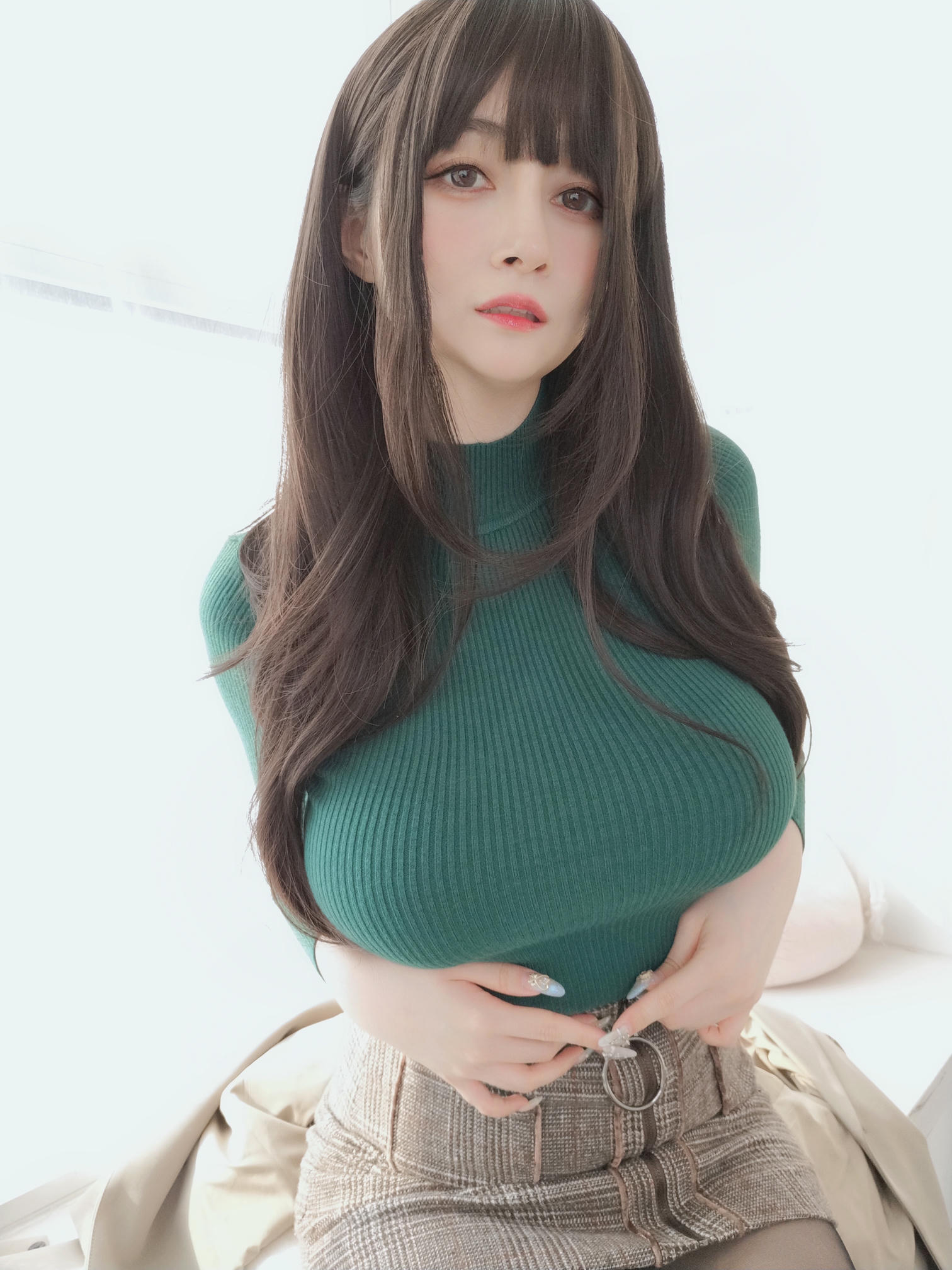 白银81 NO.114 22年05月会员合集[354P-3V-1.17G]-2022-05-11 胸が大きい新人同僚 [15P-42.42MB]_第1集