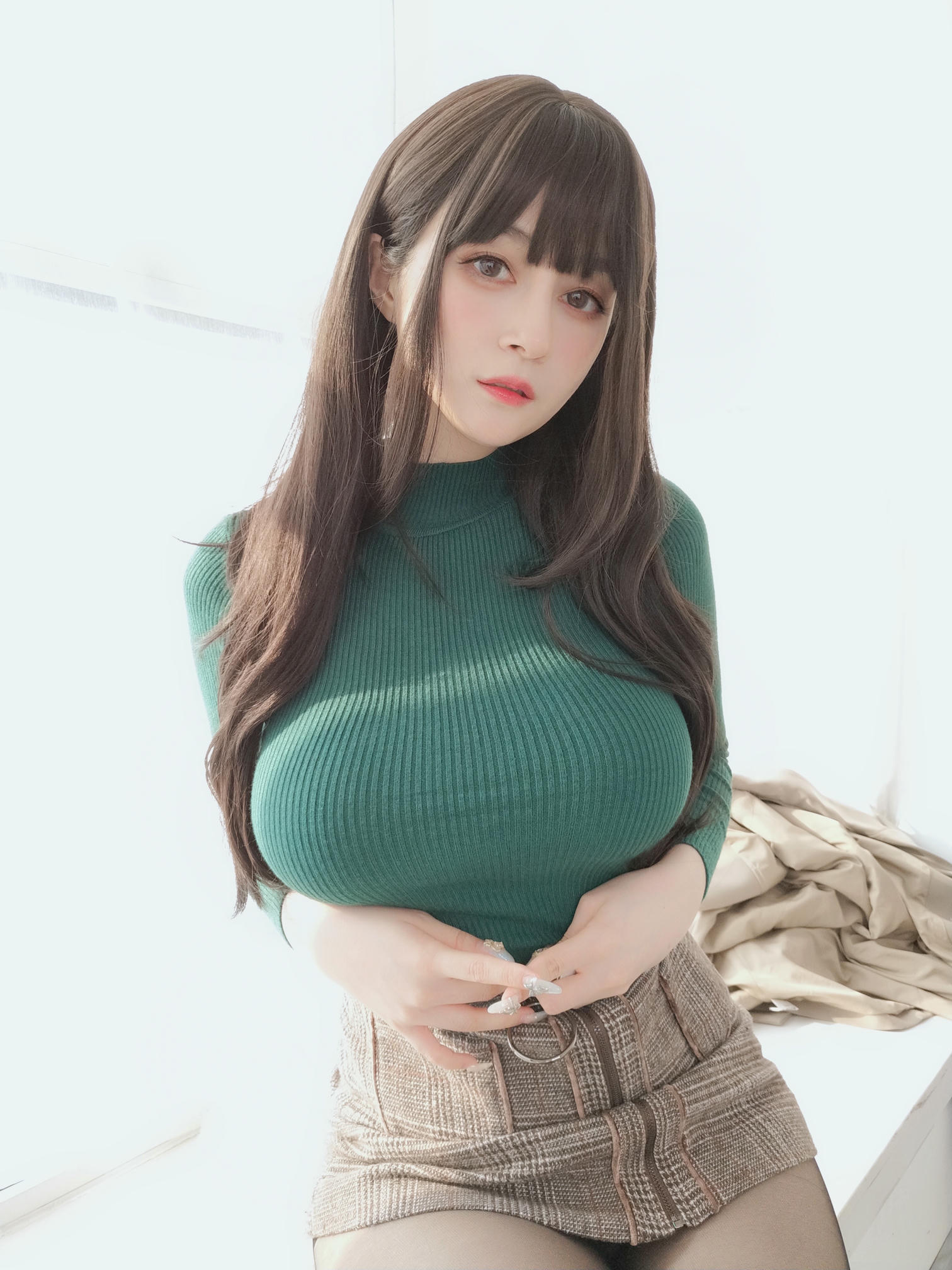 白银81 NO.114 22年05月会员合集[354P-3V-1.17G]-2022-05-11 胸が大きい新人同僚 [15P-42.42MB]_第1集