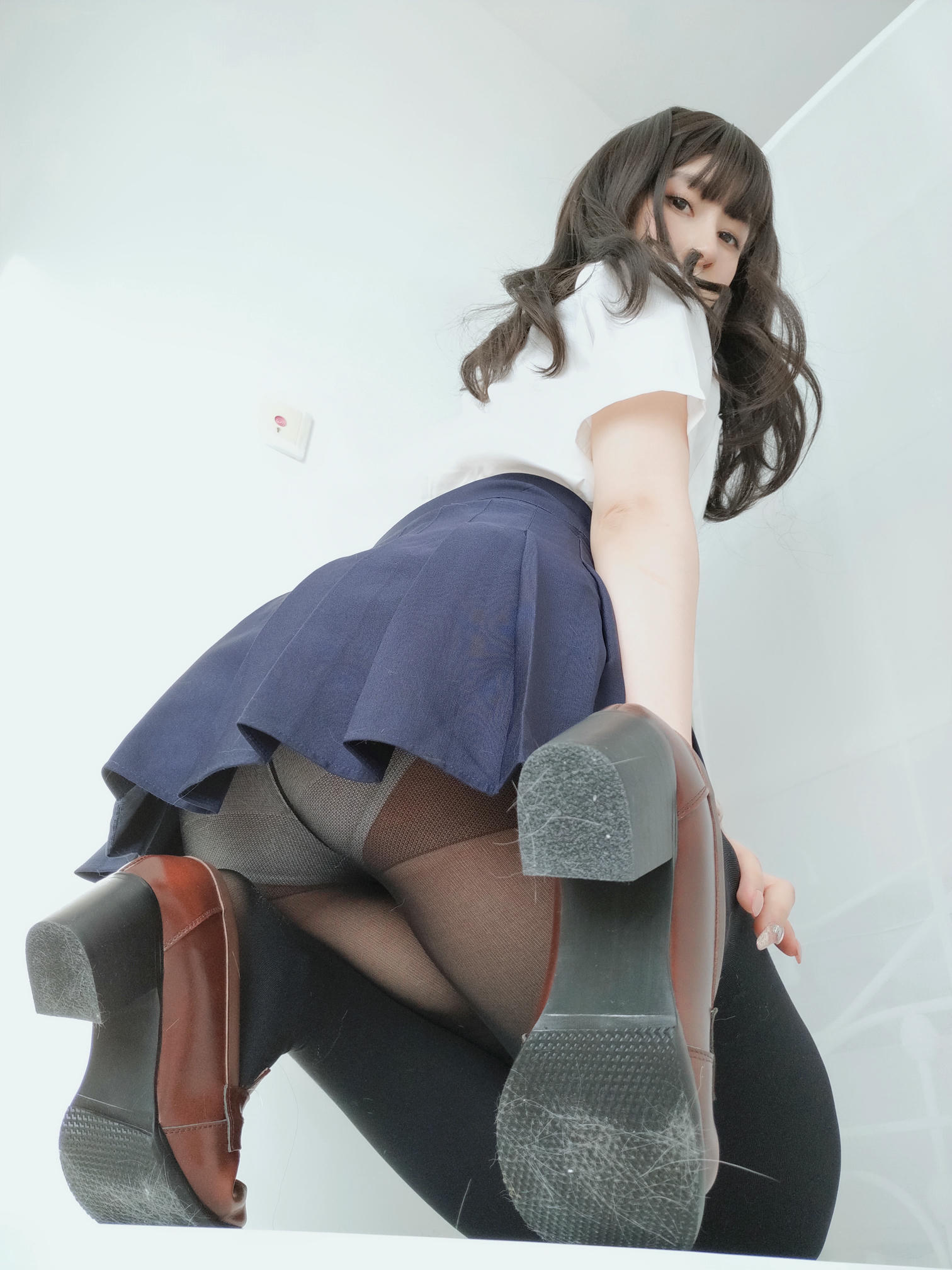 白银81 NO.119 2022年4月会员合集（24期）[386P+11V-1.29G]-2022-04-01 厚丝袜下的裤子 2 [16P1V-78.6MB]_第1集
