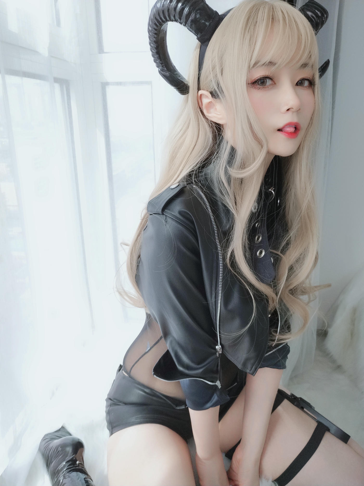 白银81 NO.033 皮衣小恶魔 [84P6V-584MB]_第2集