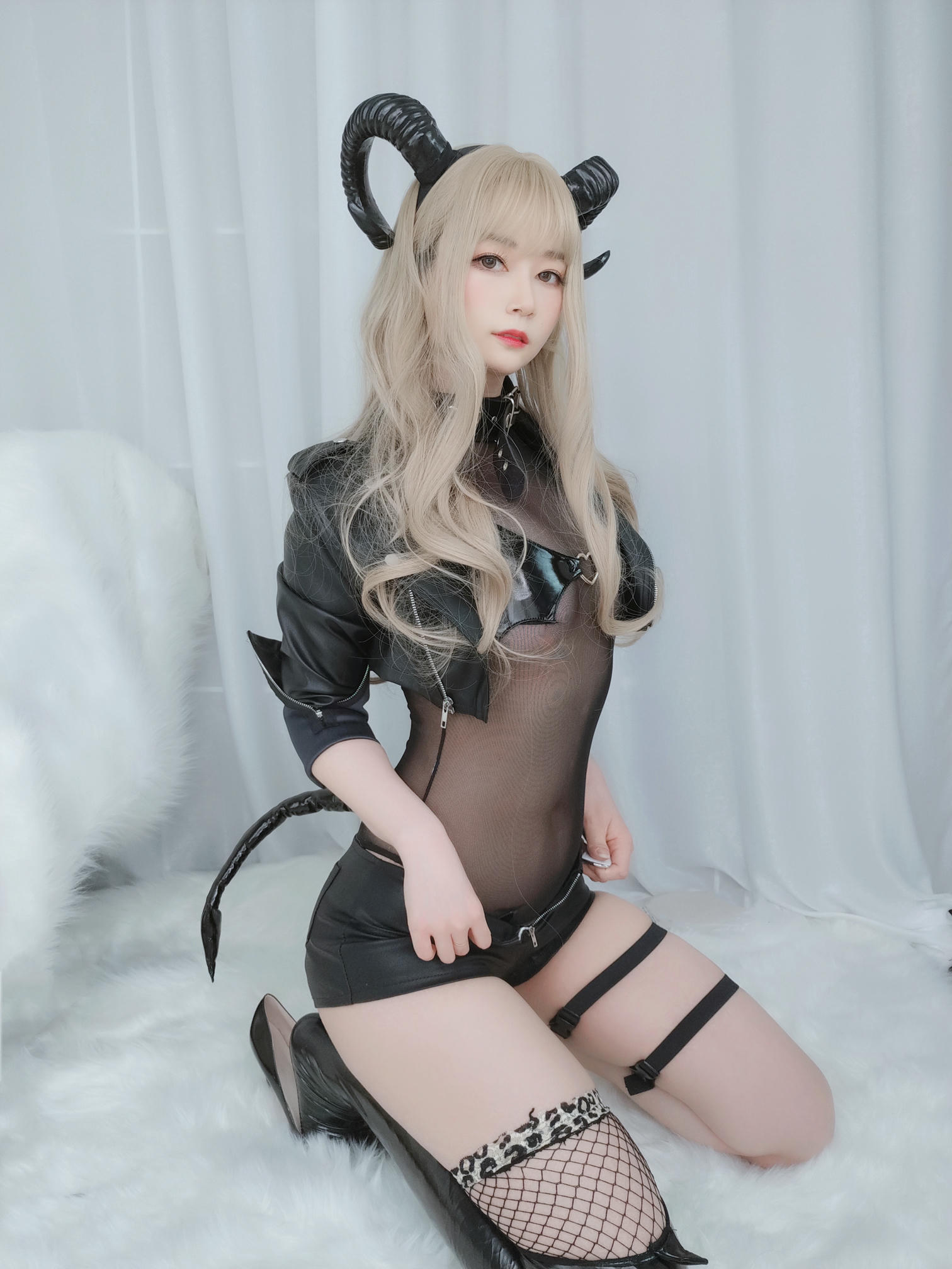 白银81 NO.033 皮衣小恶魔 [84P6V-584MB]_第1集