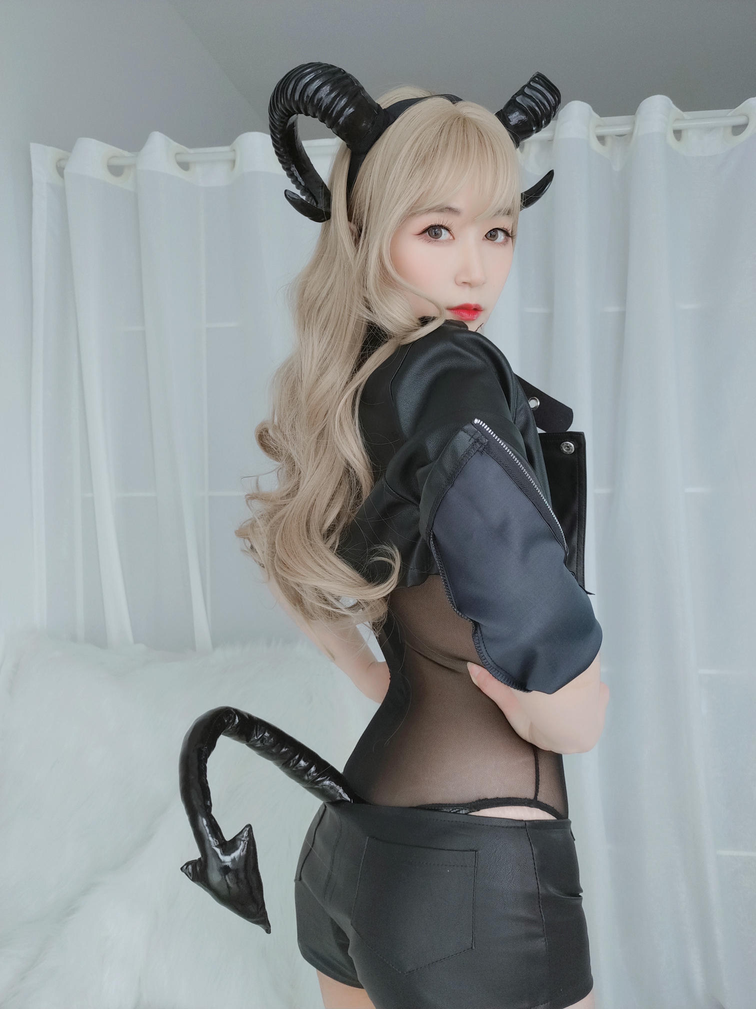 白银81 NO.033 皮衣小恶魔 [84P6V-584MB]_第1集