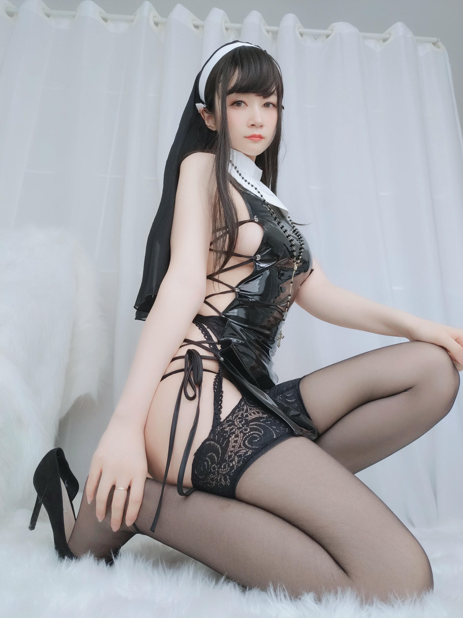 白银81 NO.041 皮衣修女 [95P6V-654MB]_第1集