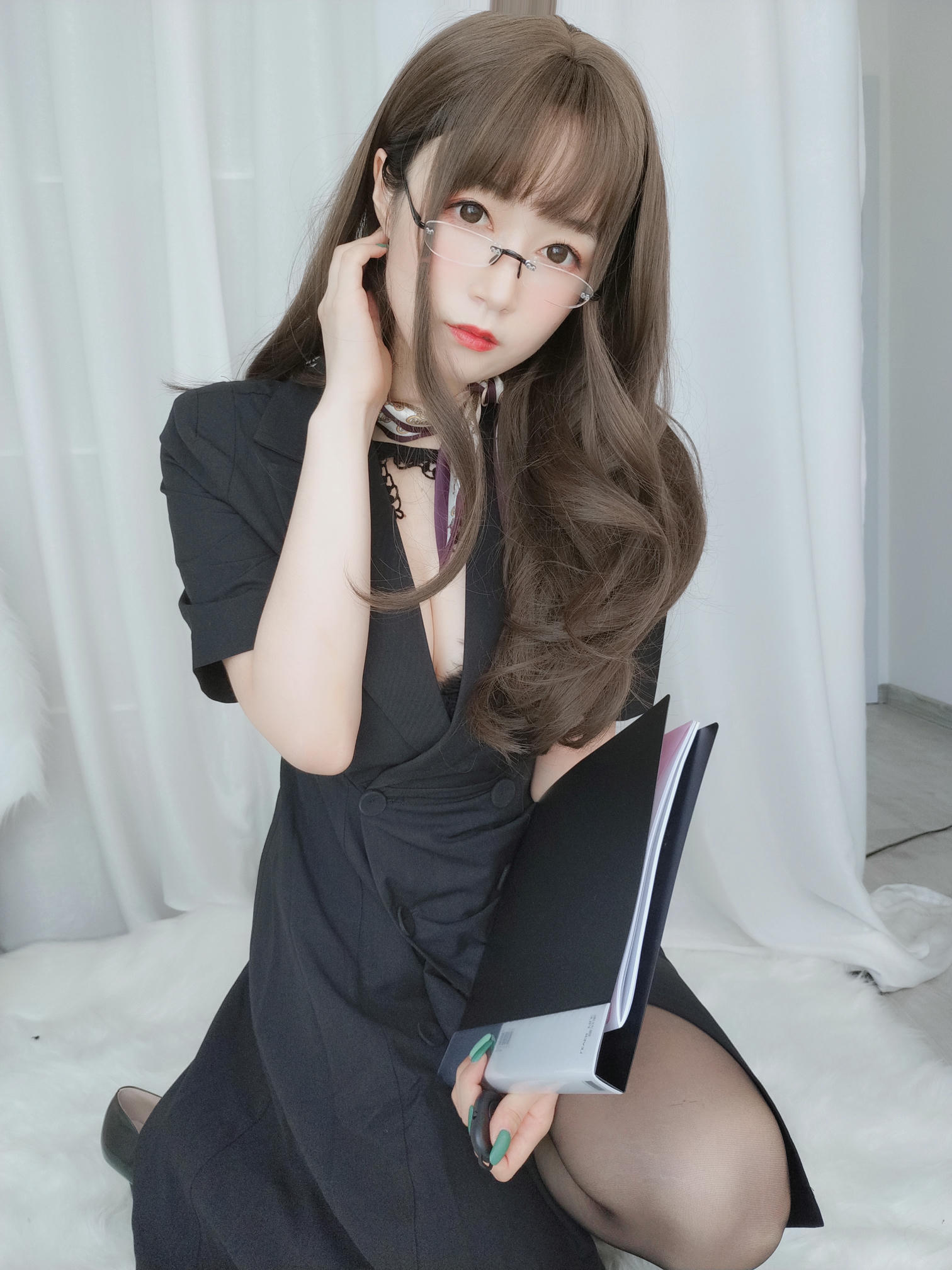 白银81 NO.046 OL下的内衣 [124P12V-1.2GB]_第1集