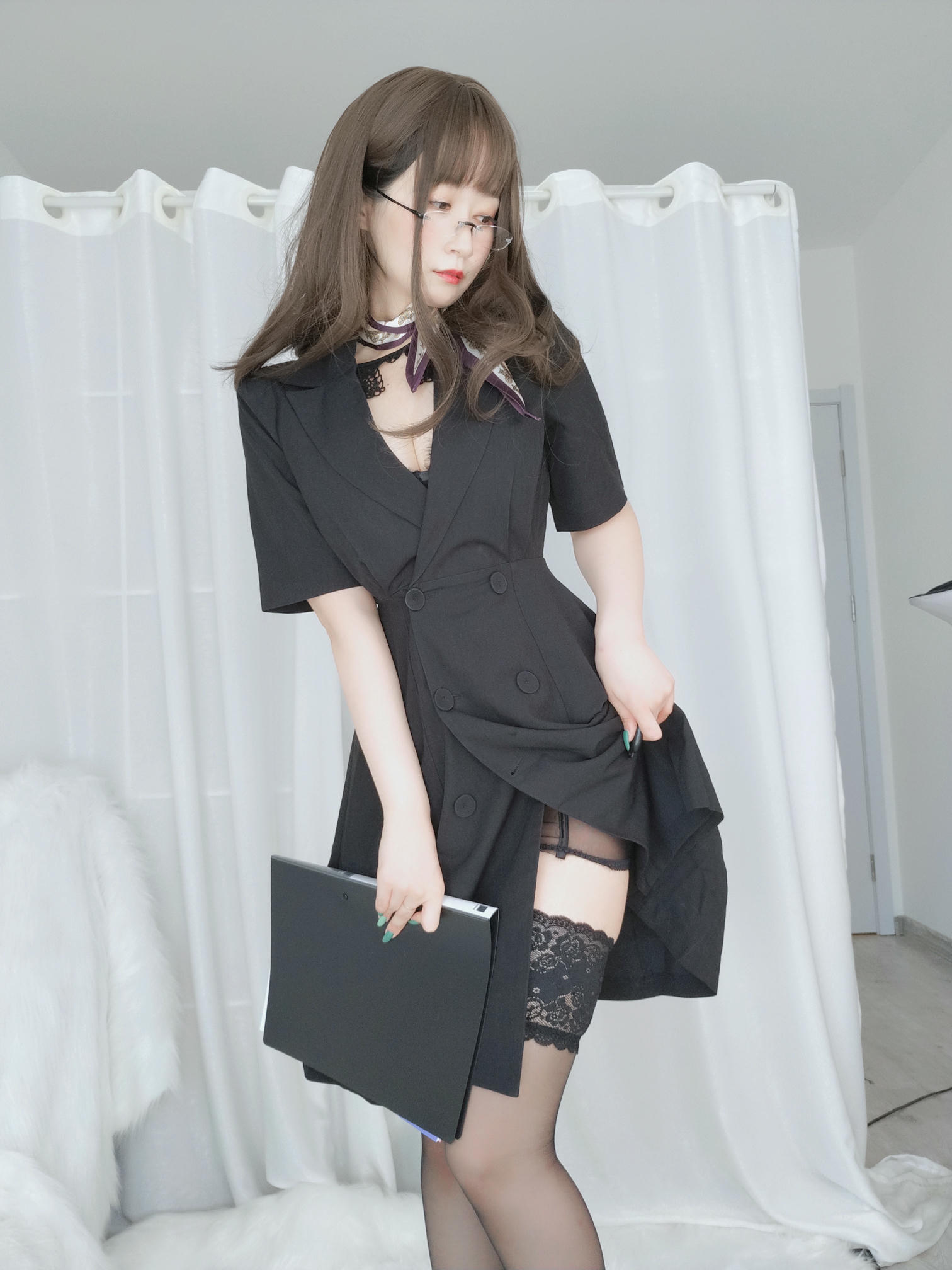 白银81 NO.046 OL下的内衣 [124P12V-1.2GB]_第1集