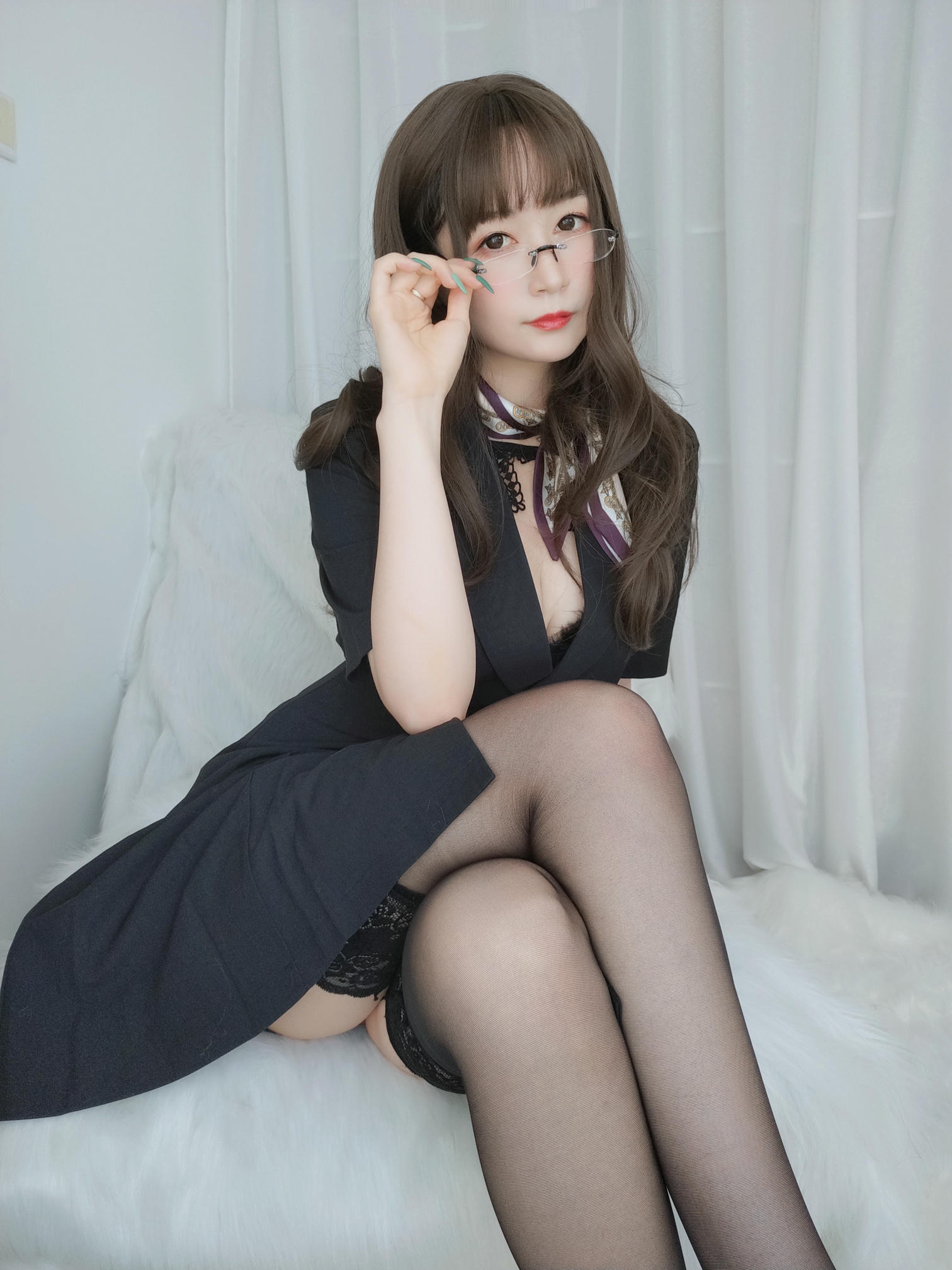 白银81 NO.046 OL下的内衣 [124P12V-1.2GB]_第1集