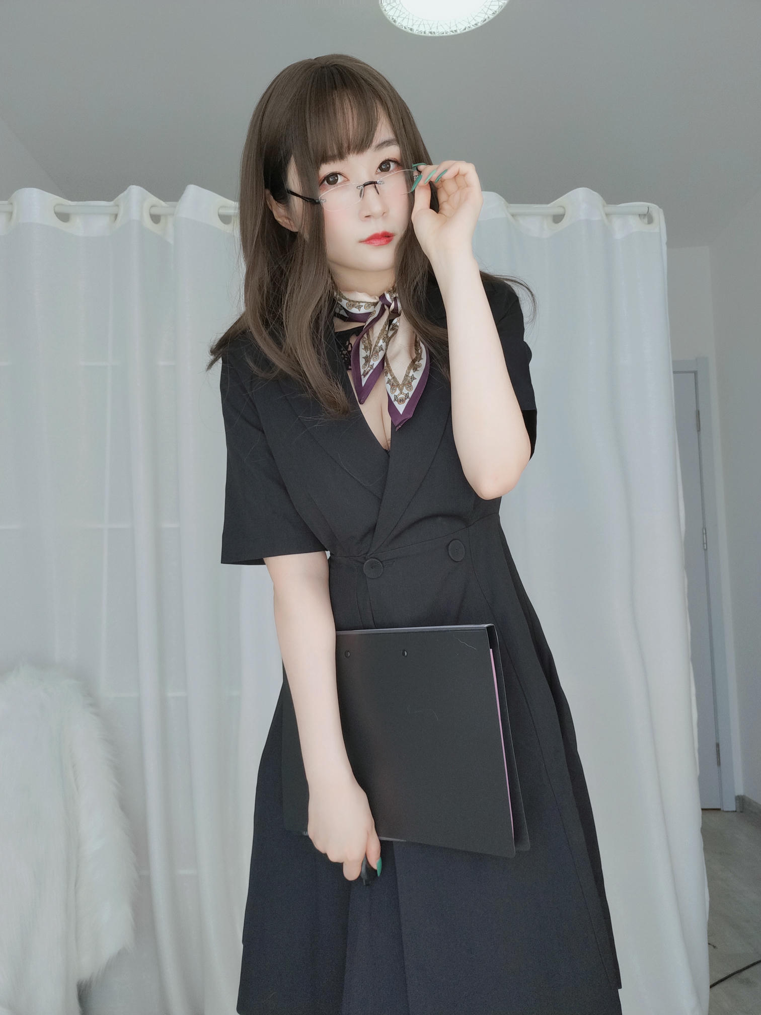 白银81 NO.046 OL下的内衣 [124P12V-1.2GB]_第1集