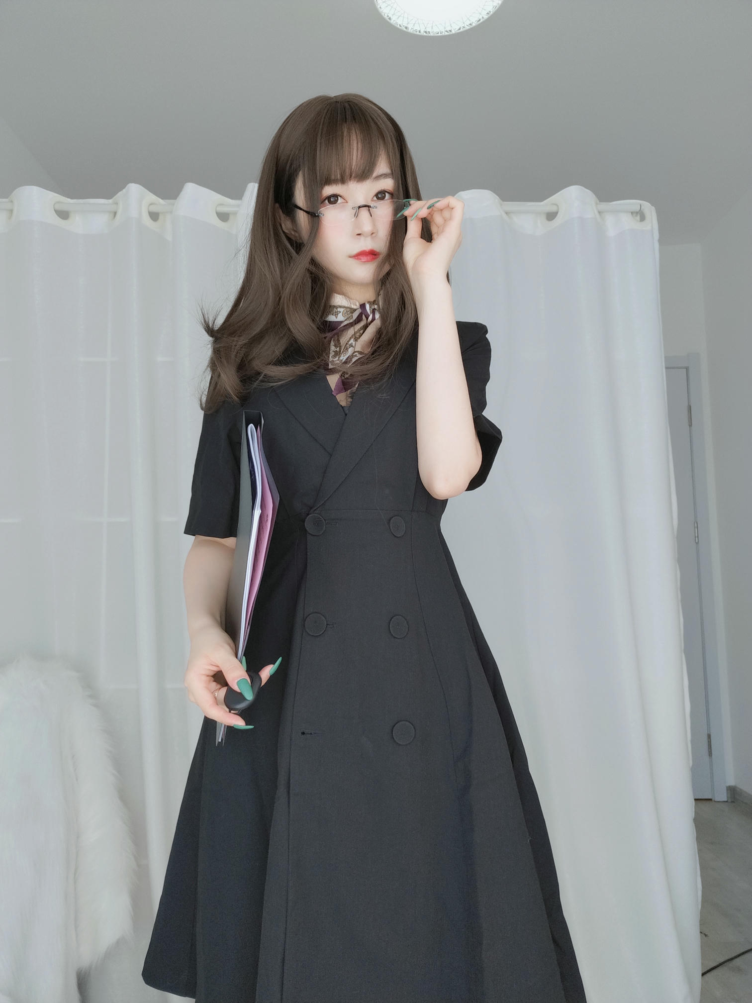 白银81 NO.046 OL下的内衣 [124P12V-1.2GB]_第1集