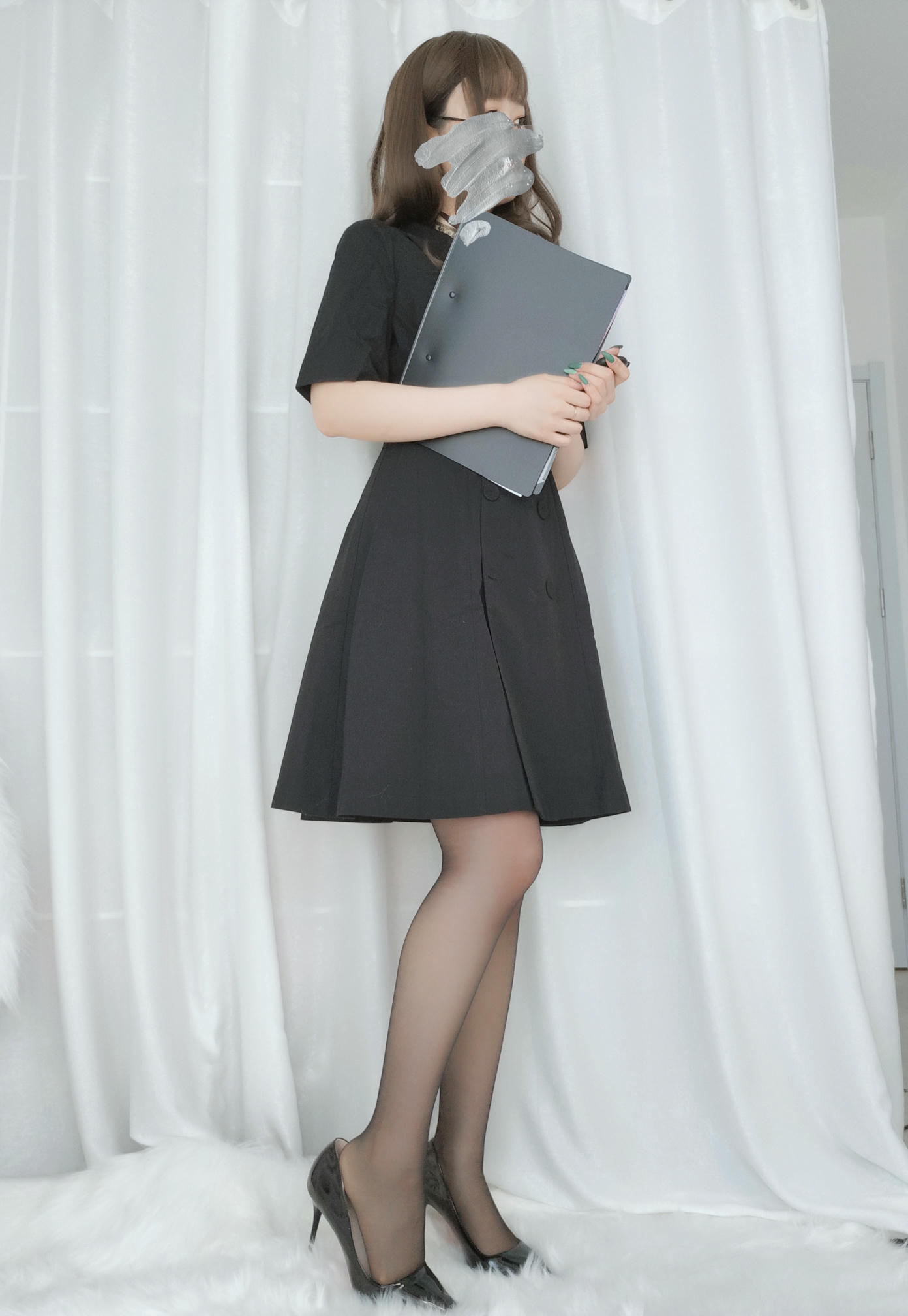 白银81 NO.046 OL下的内衣 [124P12V-1.2GB]_第1集