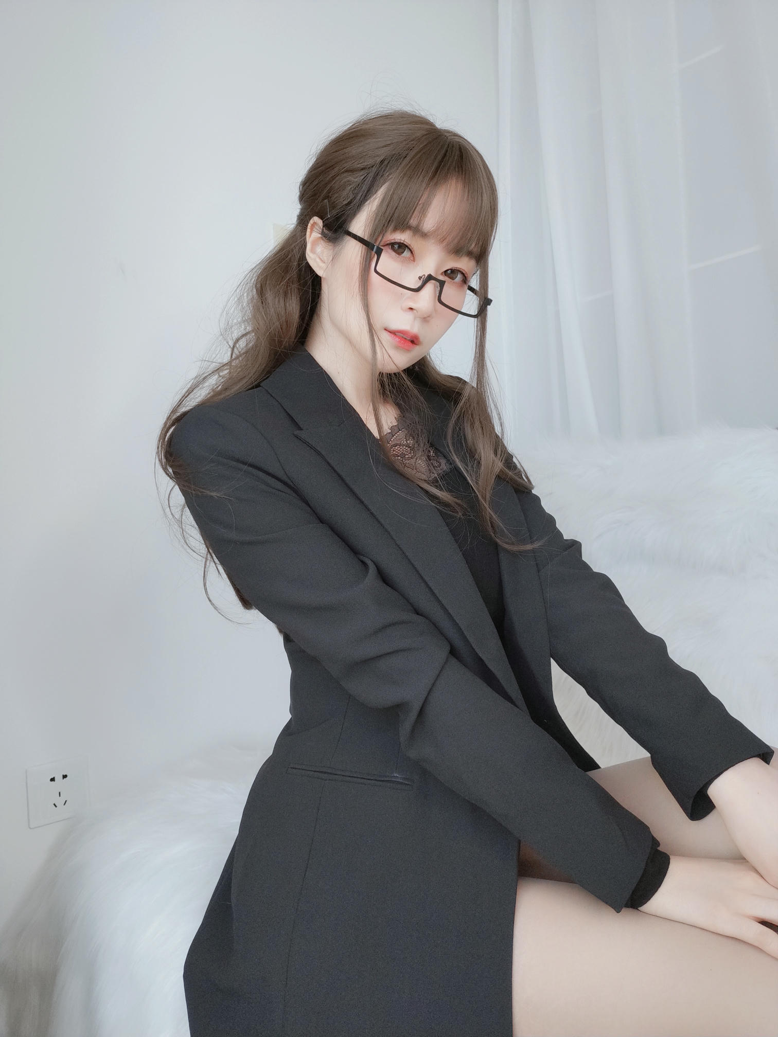 白银81 NO.049 黑西服 [136P7V-930MB]_第1集