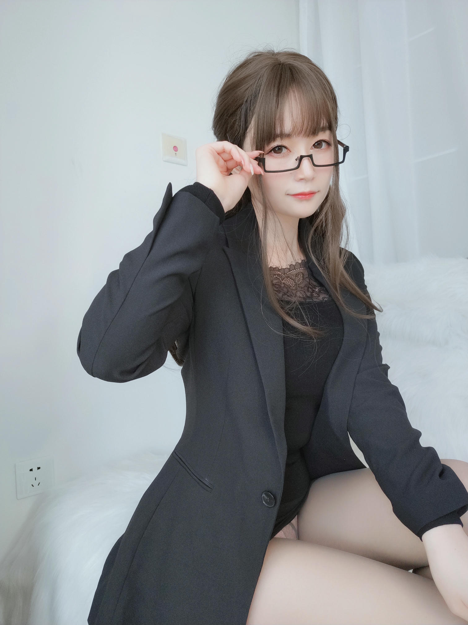 白银81 NO.049 黑西服 [136P7V-930MB]_第1集