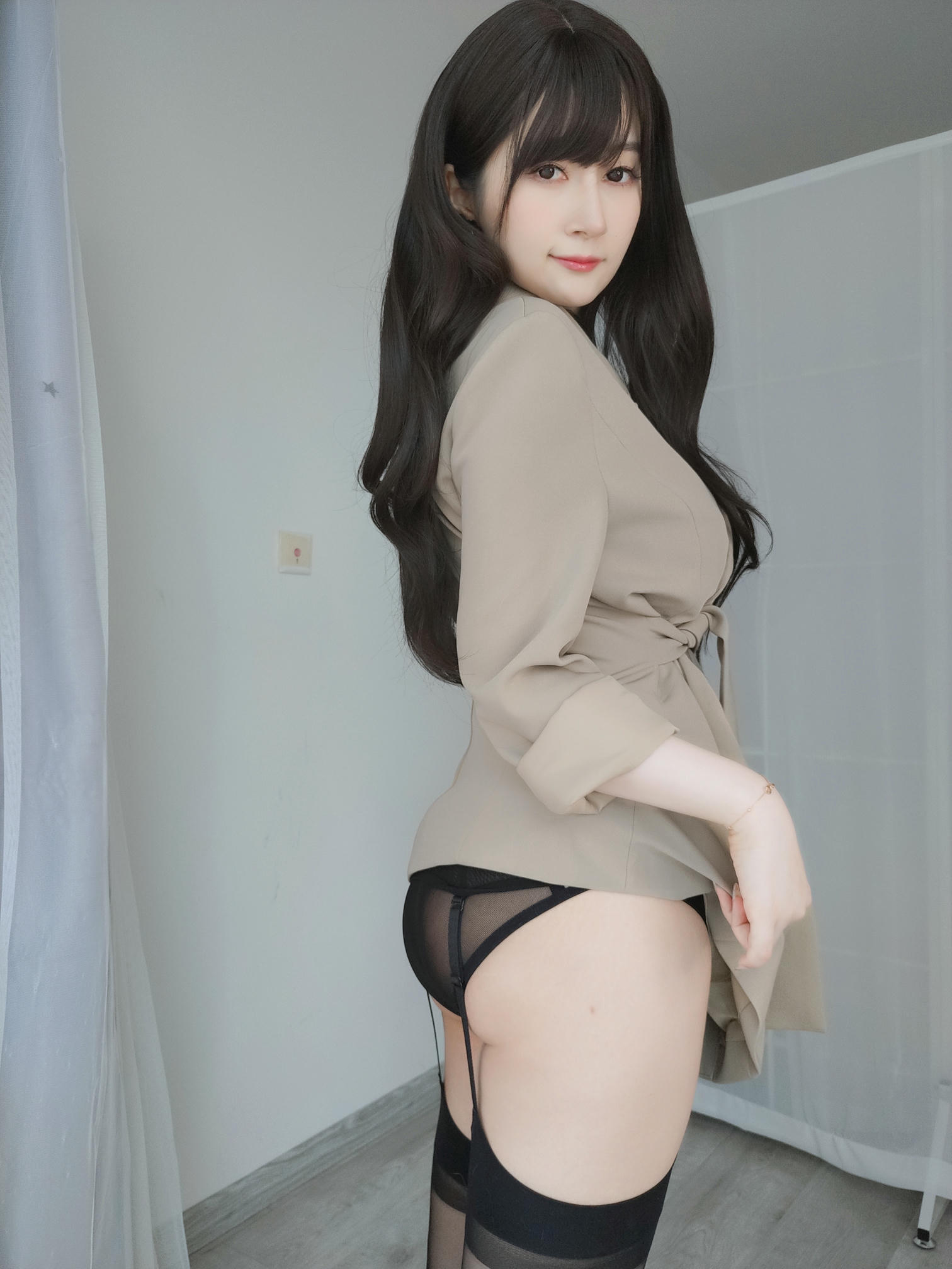 白银81 NO.135 23年03月会员合集[287P-4V-1003.5M]-002：職場露出_第1集