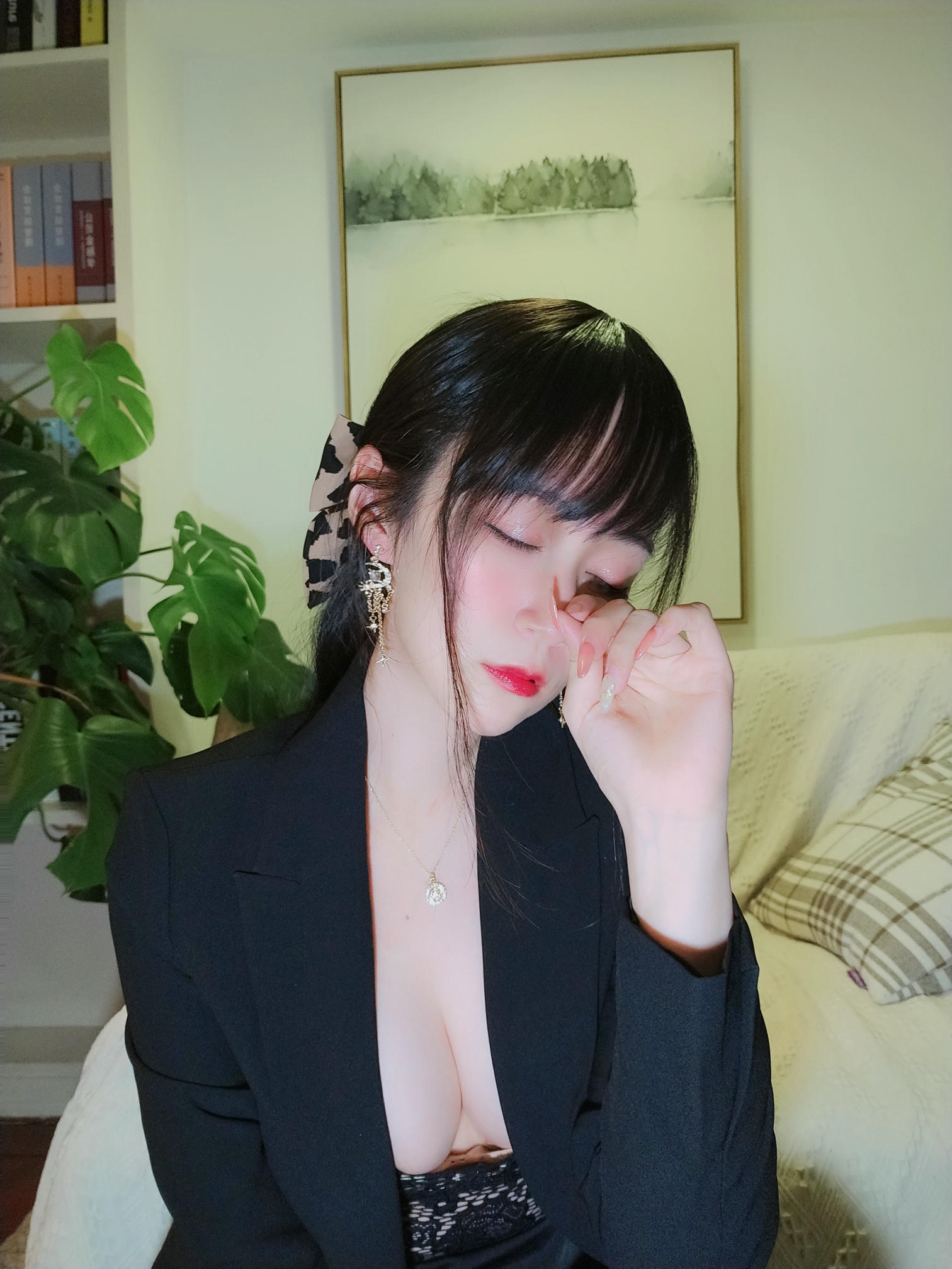 白银81 NO.050 西服自摄 [70P2V-619MB]_第1集