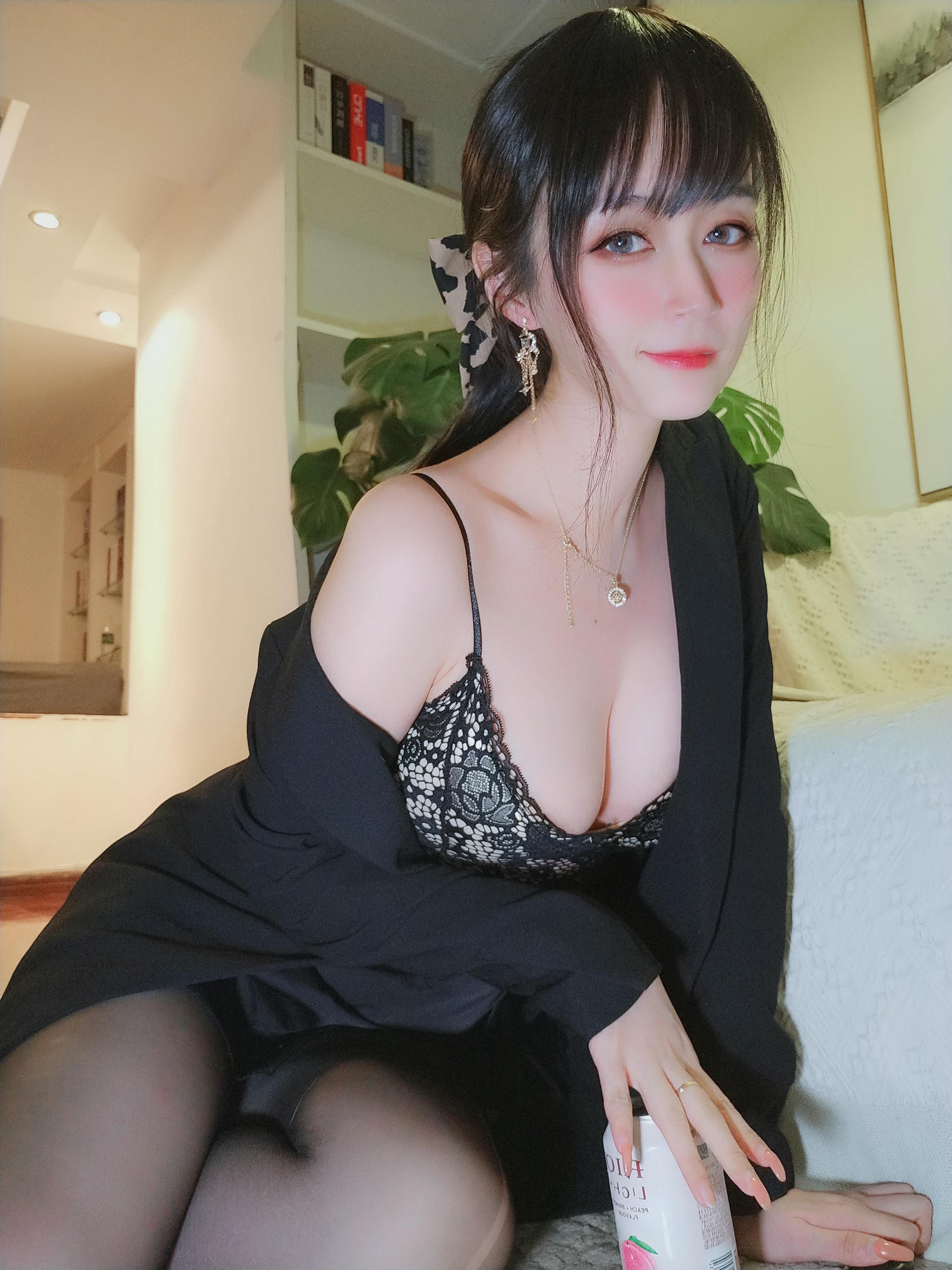 白银81 NO.050 西服自摄 [70P2V-619MB]_第2集