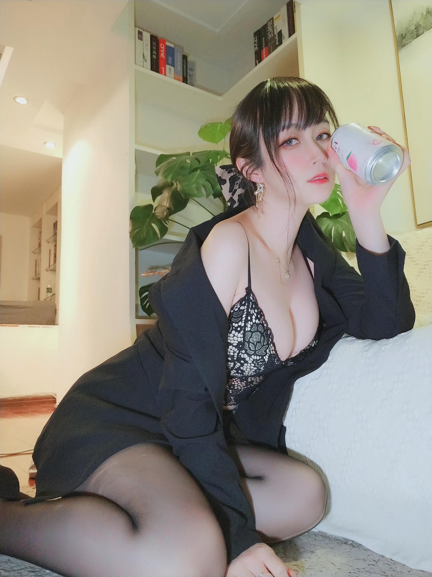 白银81 NO.050 西服自摄 [70P2V-619MB]_第2集