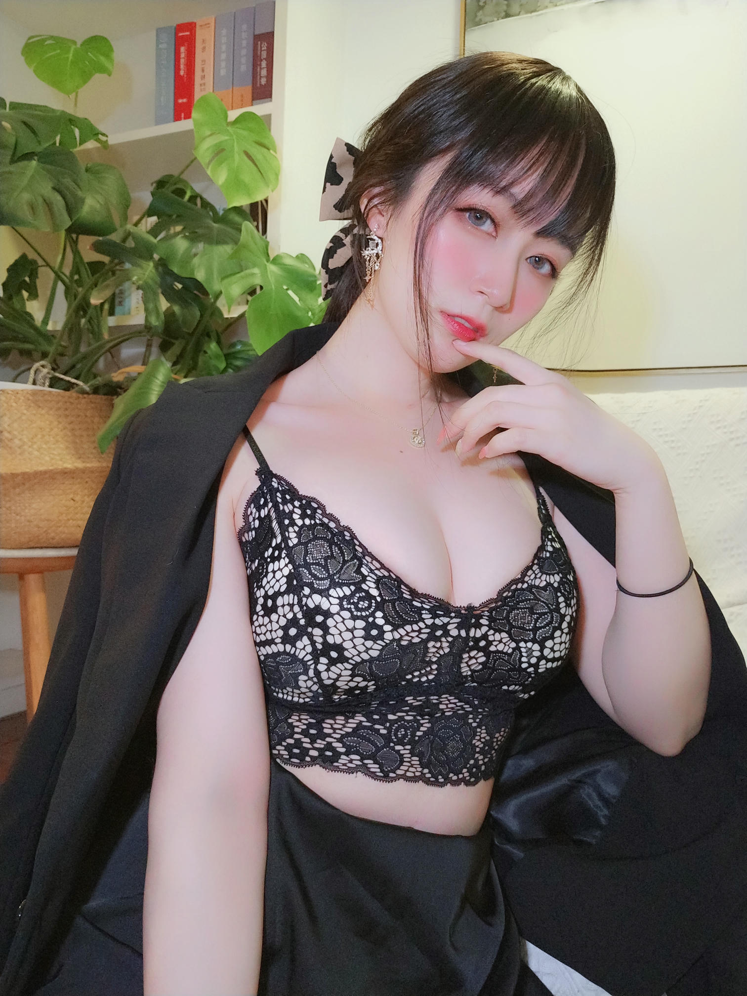 白银81 NO.050 西服自摄 [70P2V-619MB]_第2集