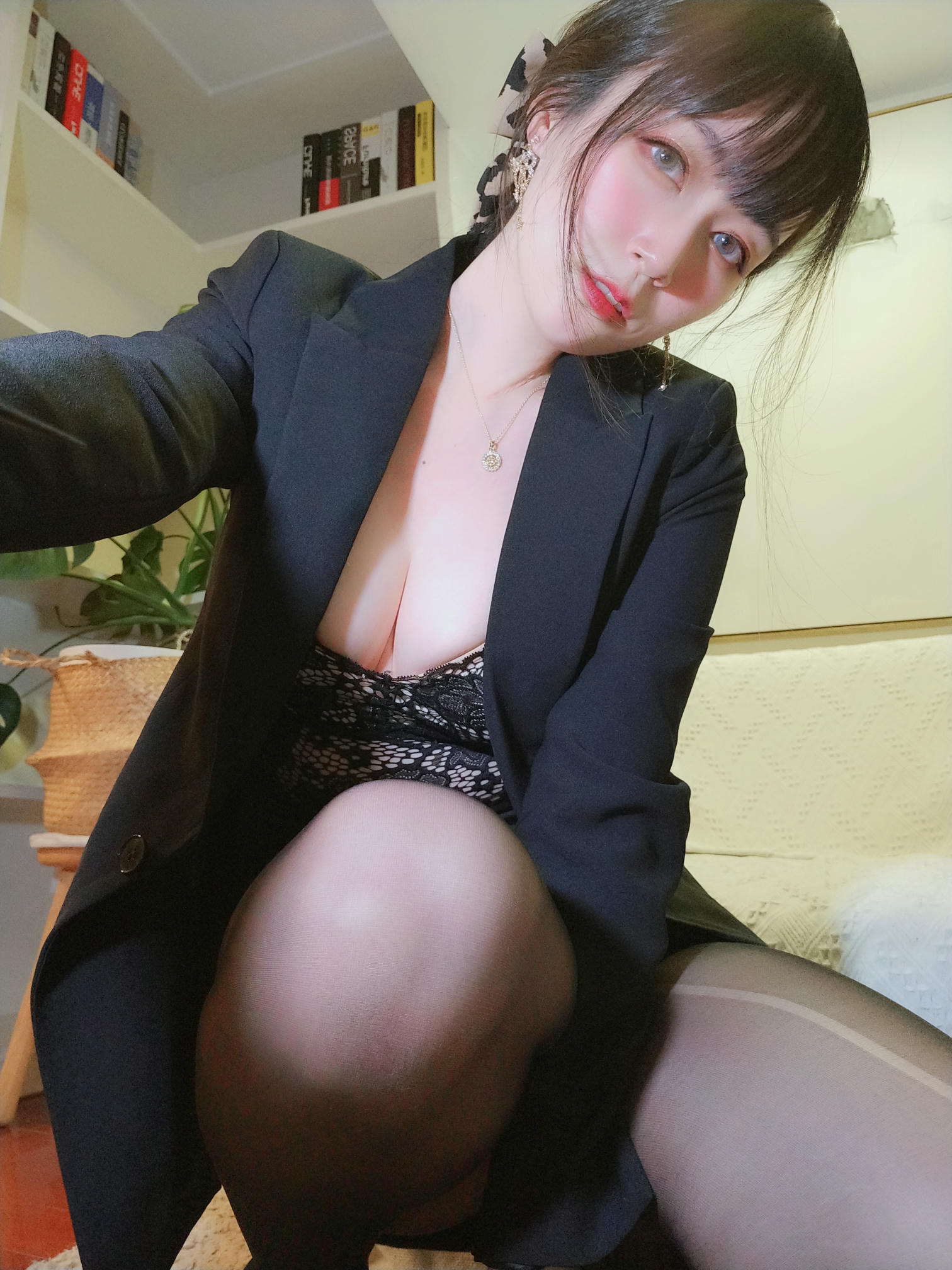 白银81 NO.050 西服自摄 [70P2V-619MB]_第2集