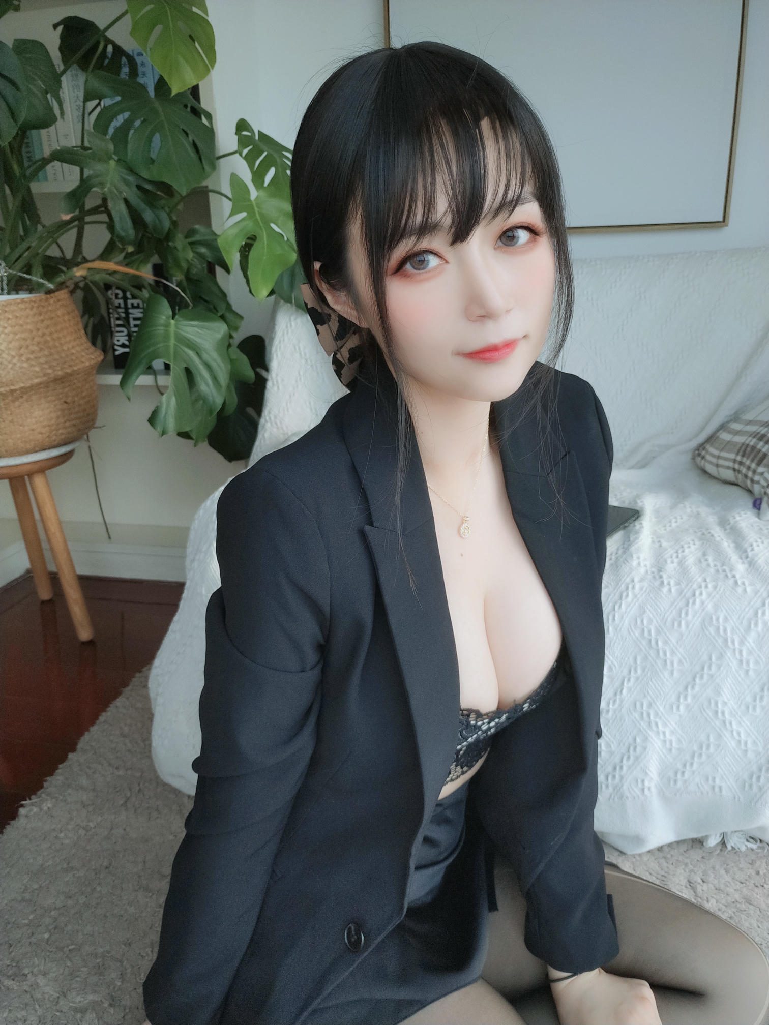 白银81 NO.050 西服自摄 [70P2V-619MB]_第1集