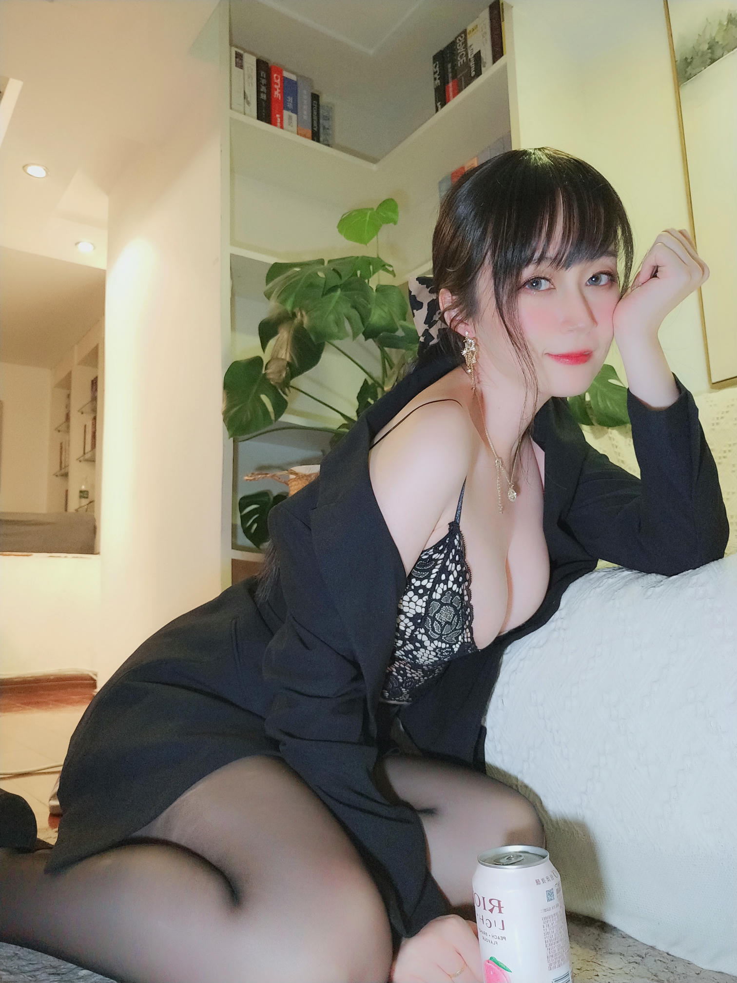 白银81 NO.050 西服自摄 [70P2V-619MB]_第4集