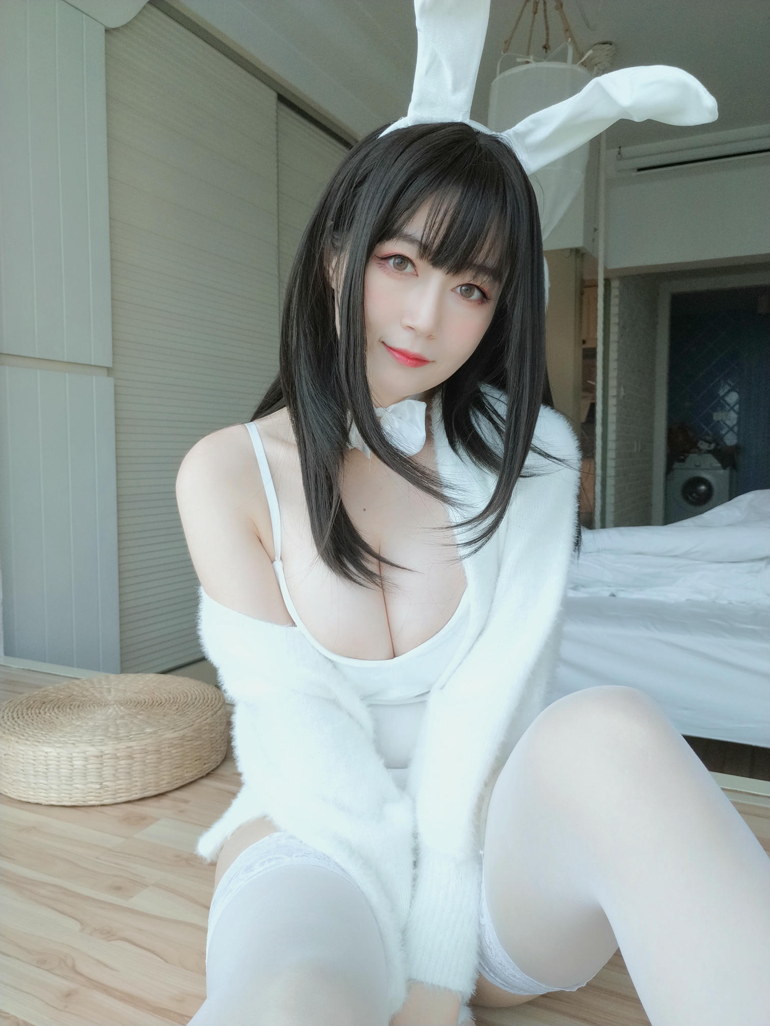 白银81 NO.056 白丝兔子 [108P4V-893MB]_第2集