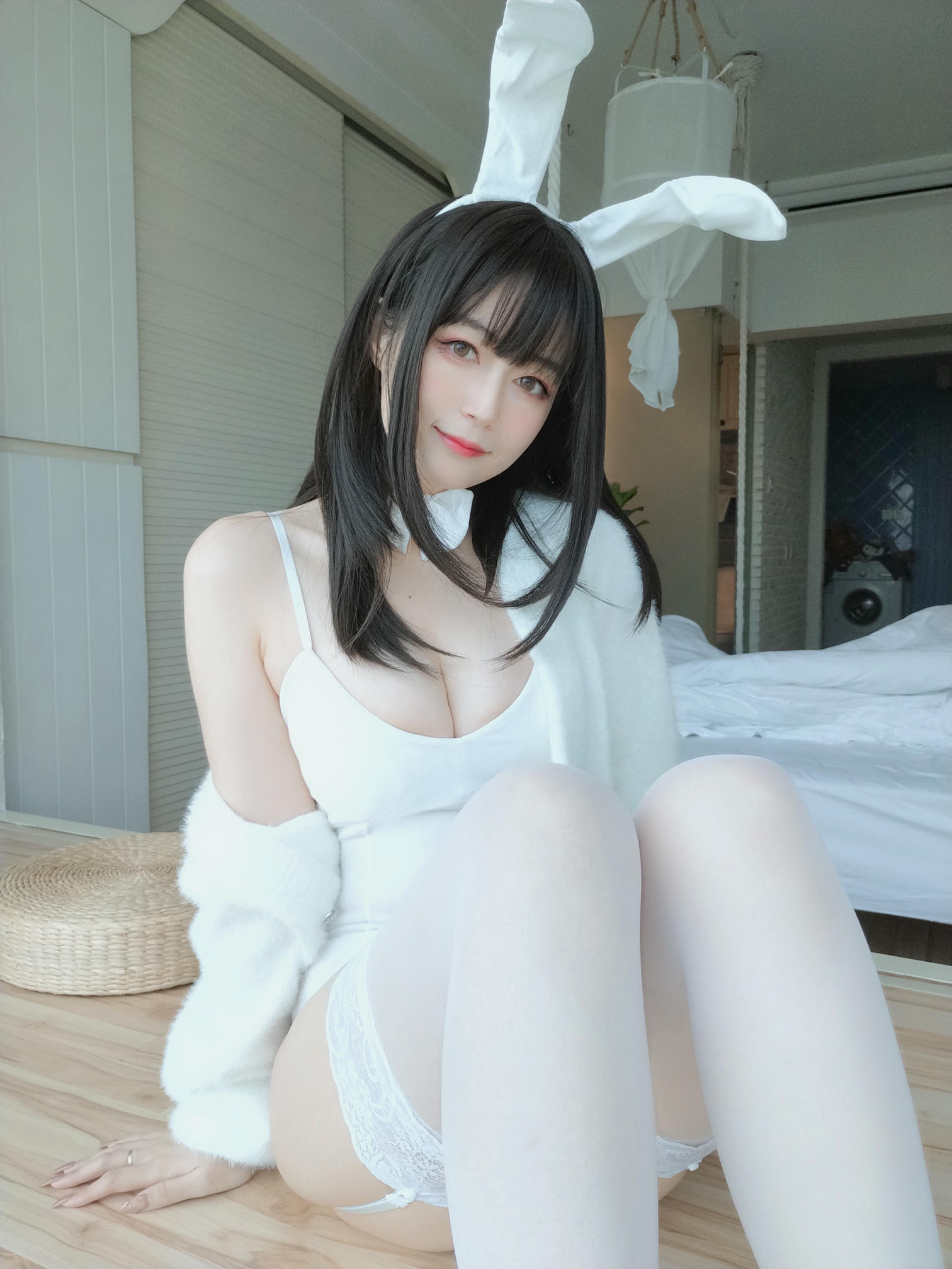 白银81 NO.056 白丝兔子 [108P4V-893MB]_第2集