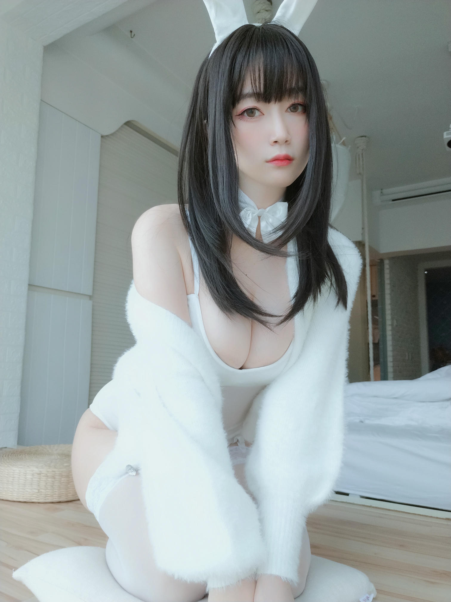 白银81 NO.056 白丝兔子 [108P4V-893MB]_第3集