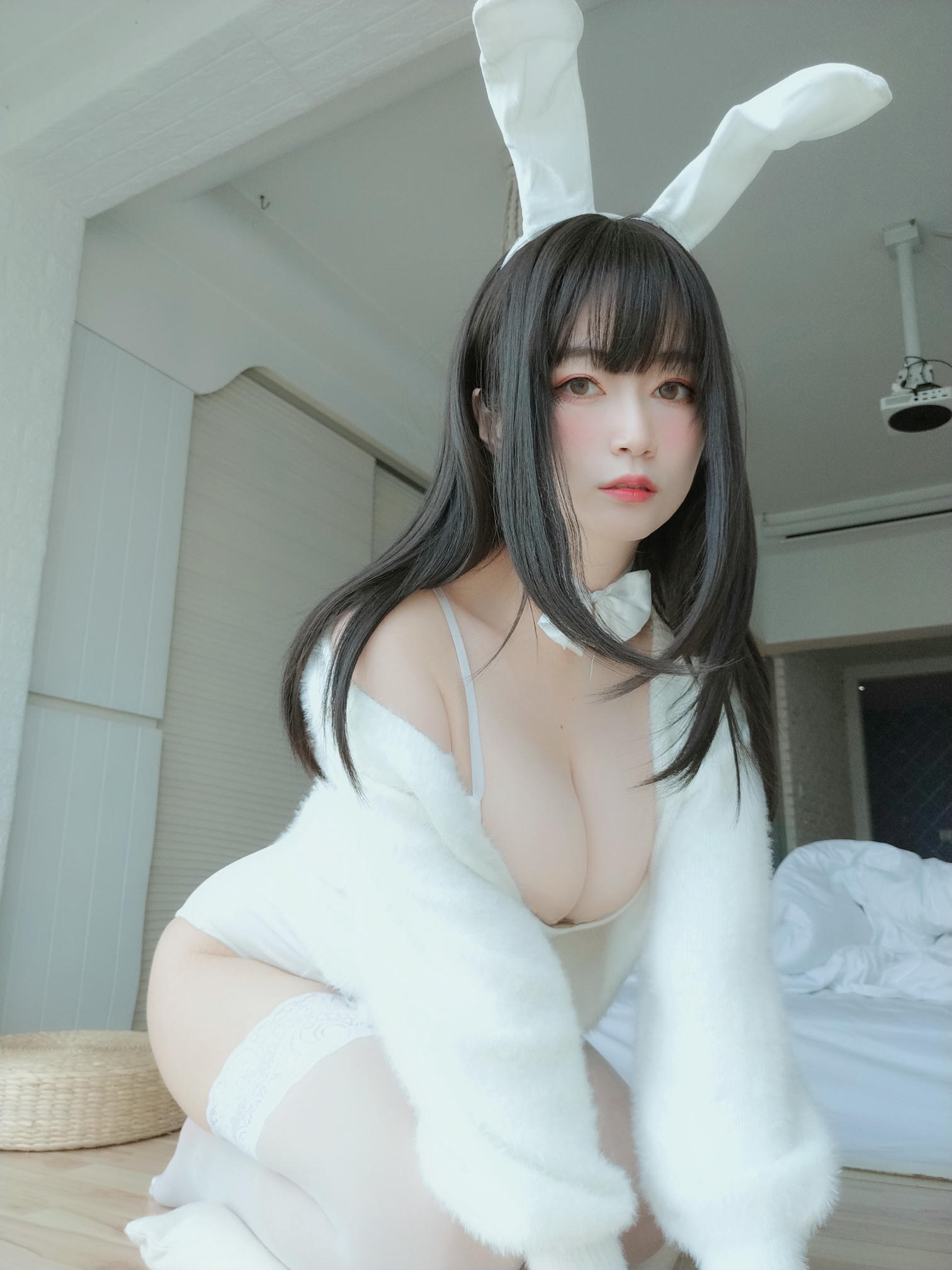 白银81 NO.056 白丝兔子 [108P4V-893MB]_第3集