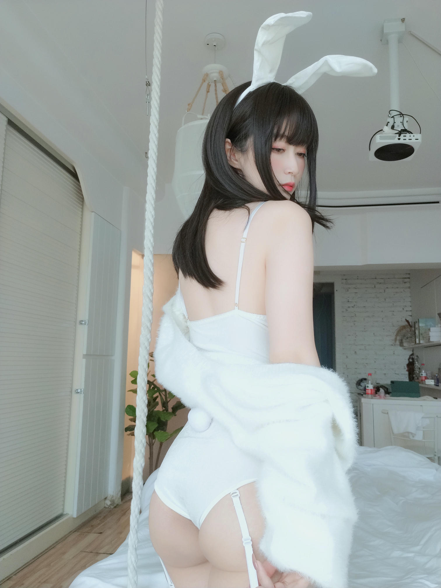 白银81 NO.056 白丝兔子 [108P4V-893MB]_第4集