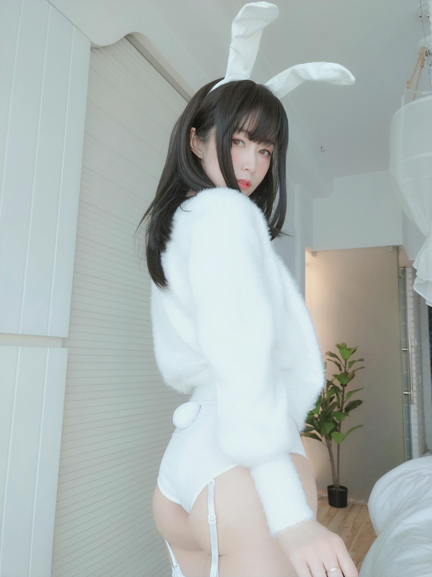 白银81 NO.056 白丝兔子 [108P4V-893MB]_第4集