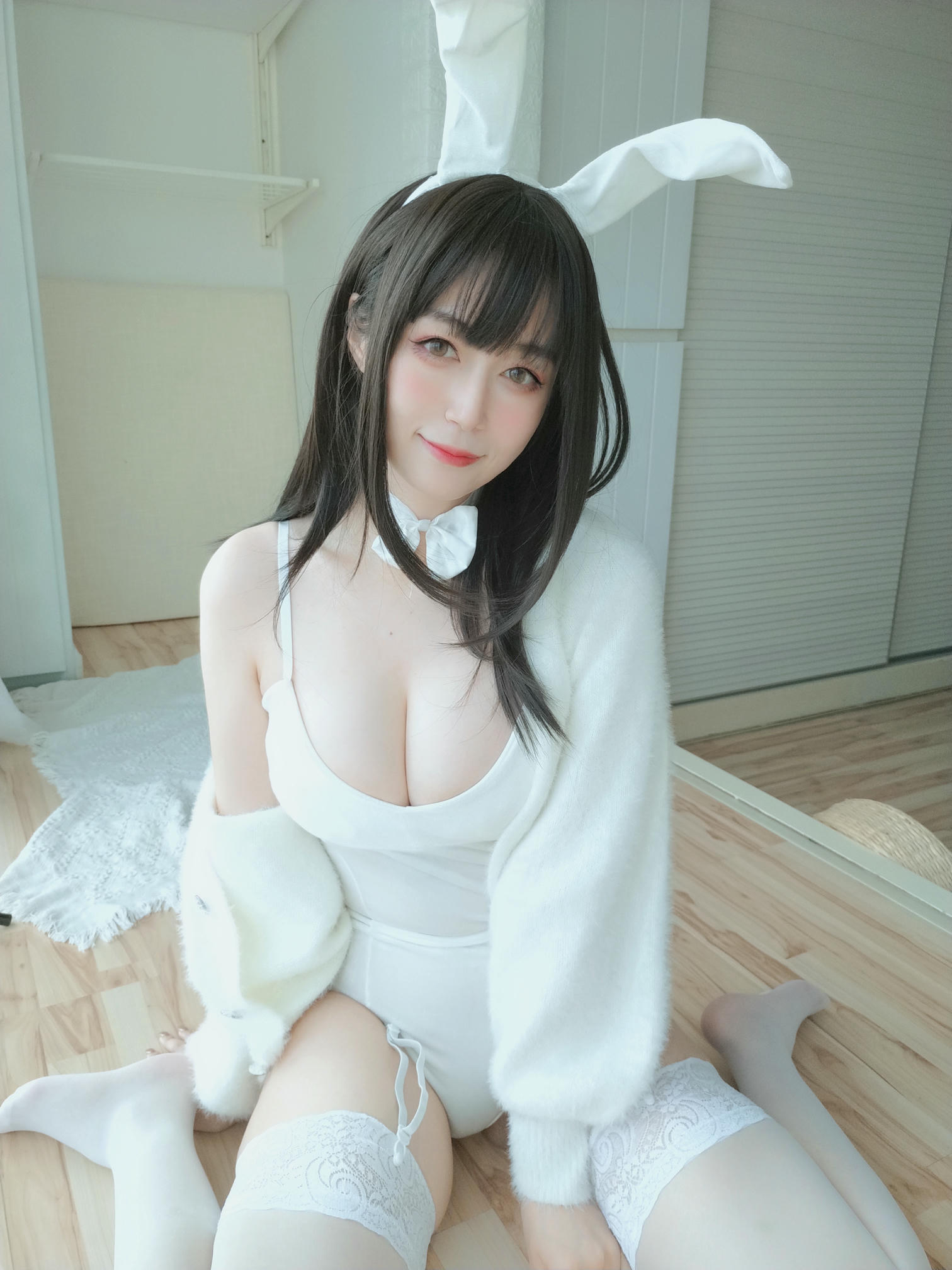 白银81 NO.056 白丝兔子 [108P4V-893MB]_第4集